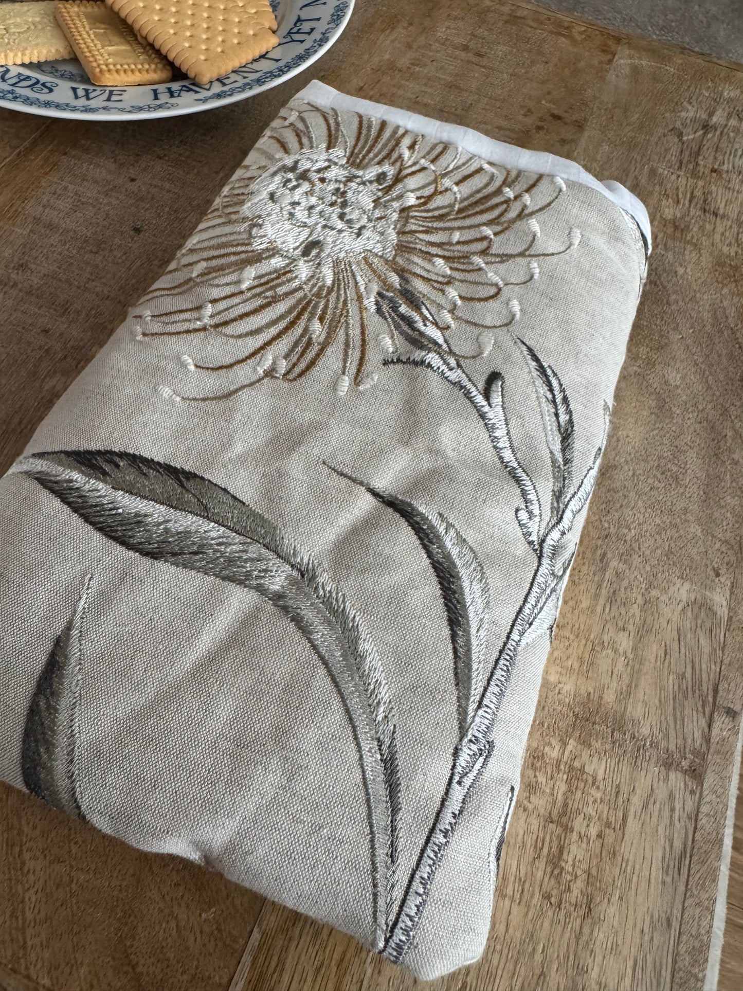 ‘Dandelion’ embroidered book bed