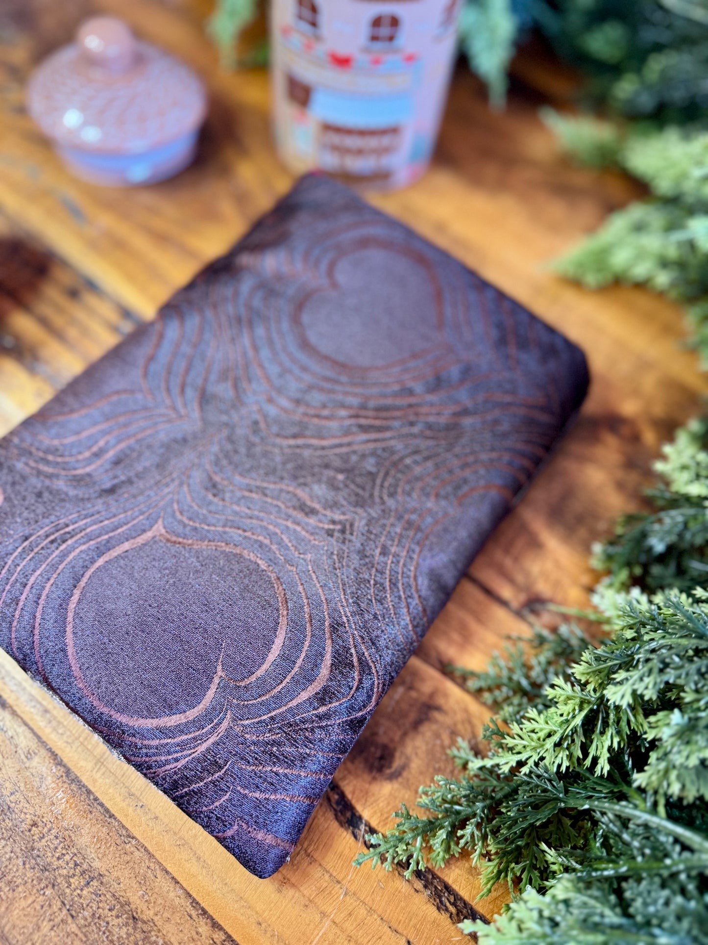 ‘Hot Chocolate’ kindle bed