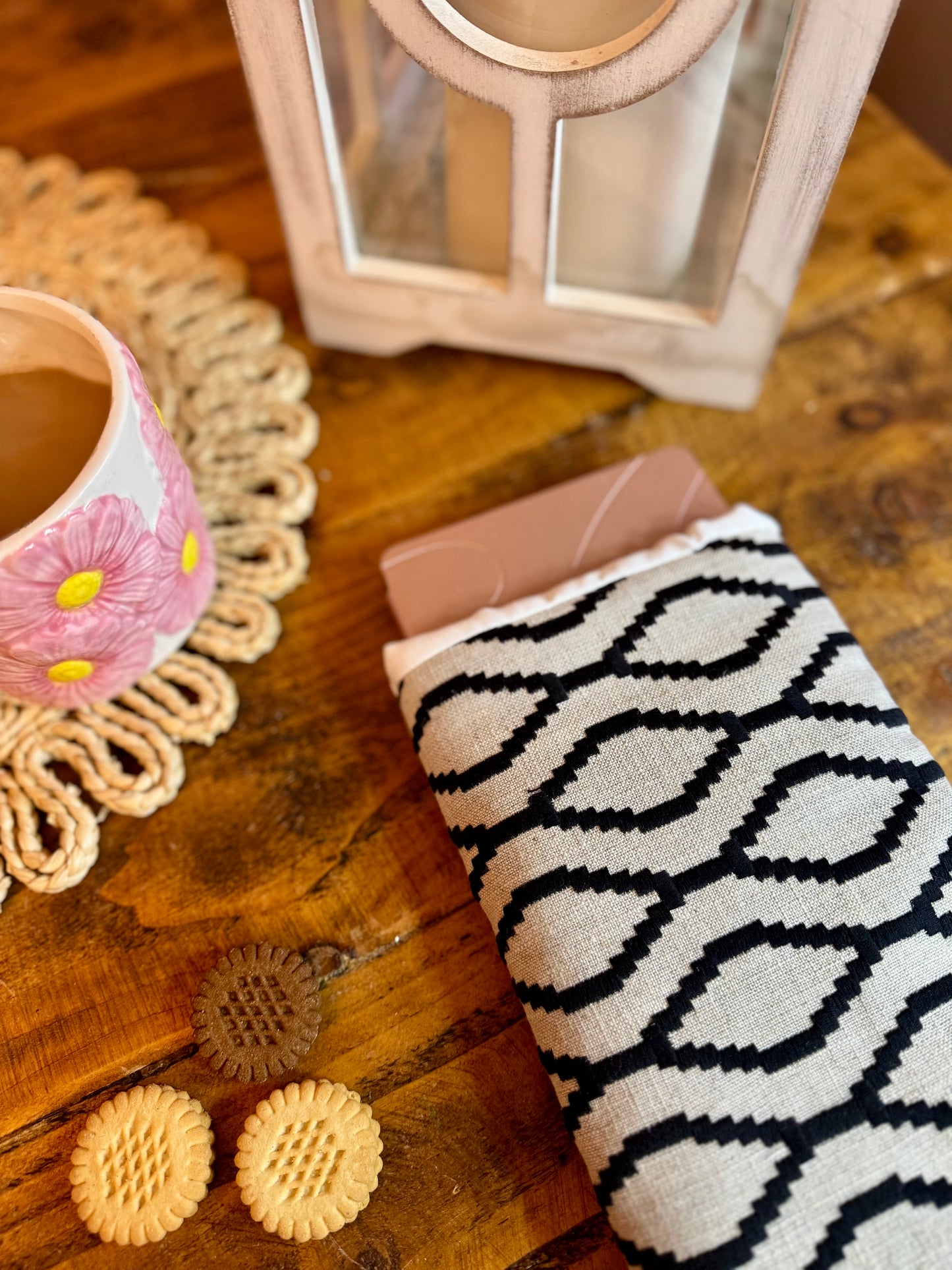 ‘Golden Waves’ quilted e-reader bed