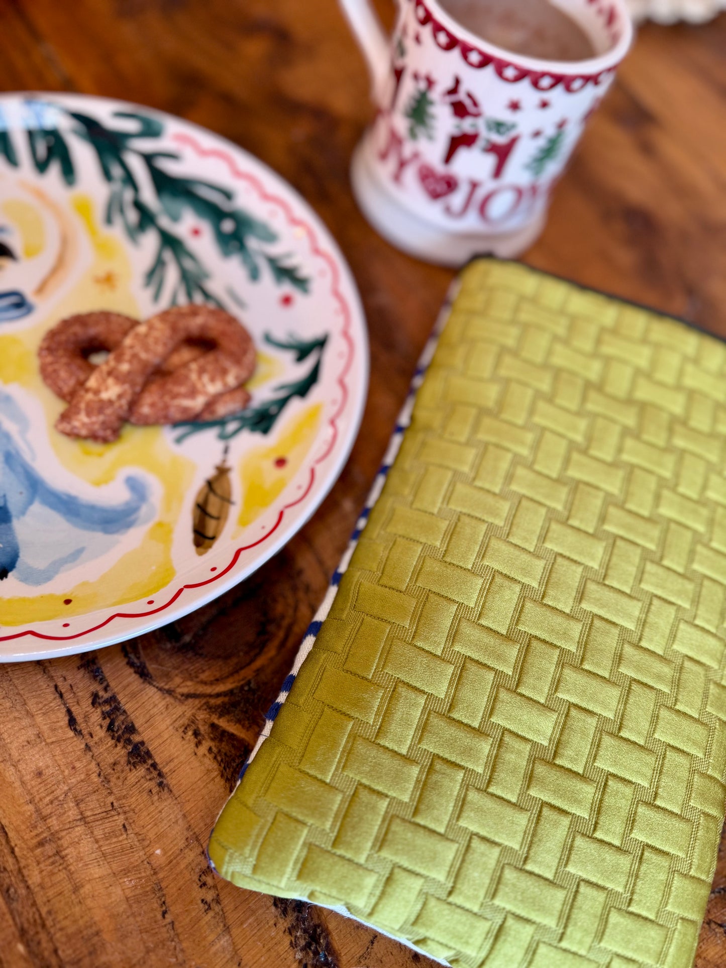 ‘Aztec blue & quilted’ kindle bed