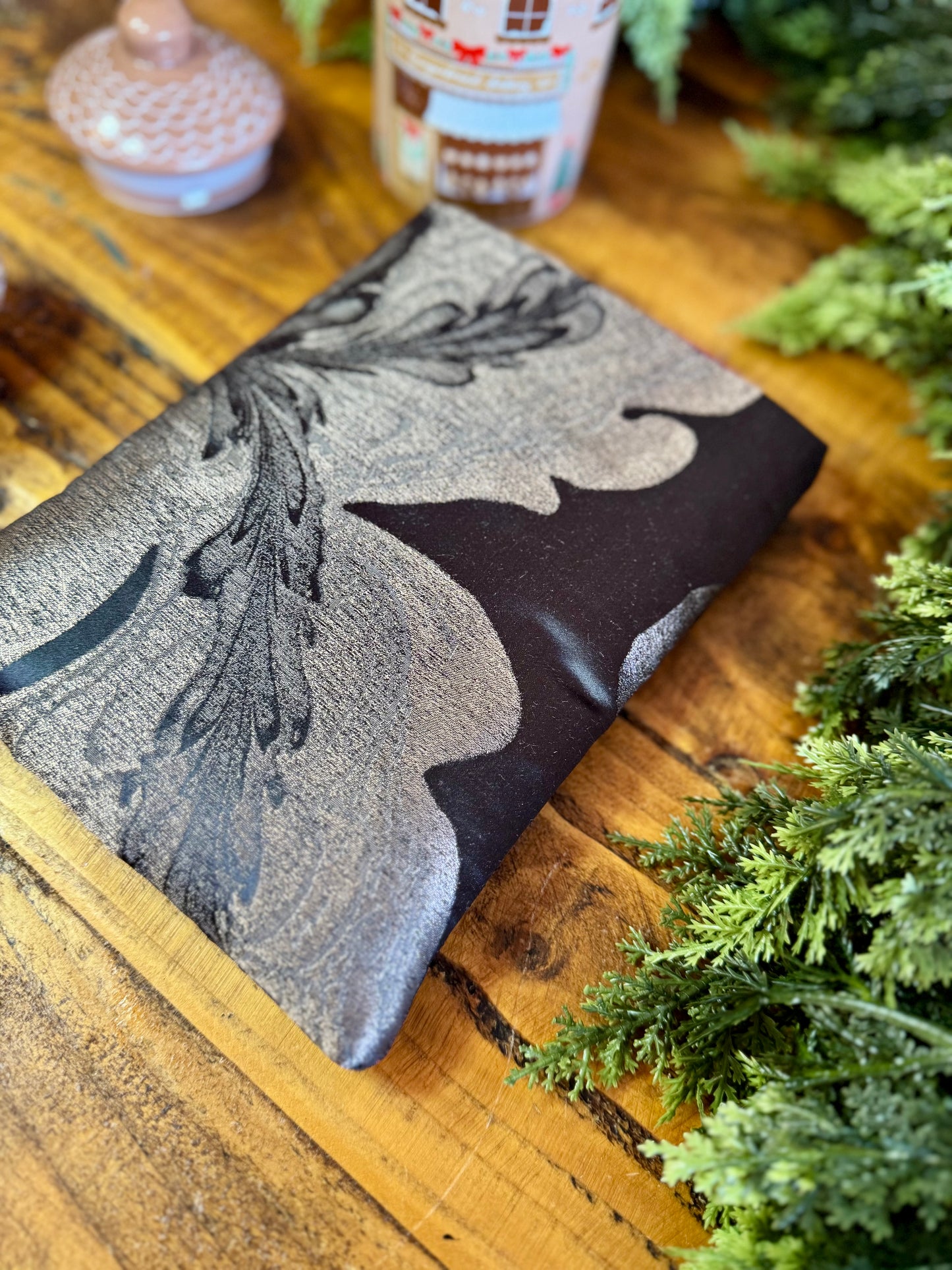 ‘Hot Chocolate’ kindle bed