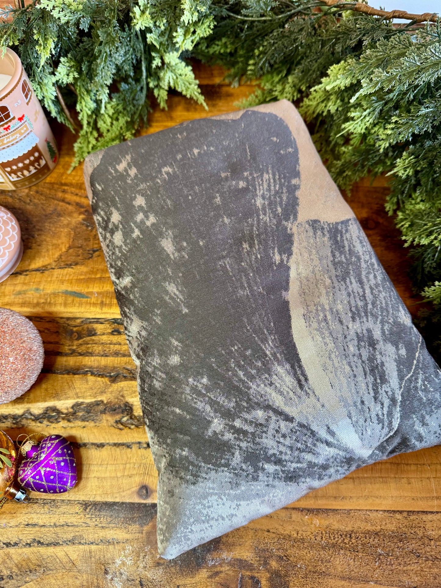 ‘Bronze & Oyster’ book bed