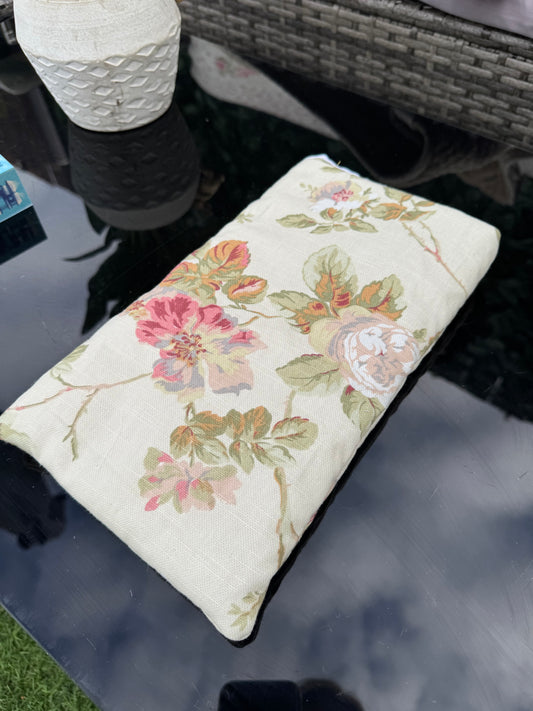 ‘Vintage summer floral’ book bed