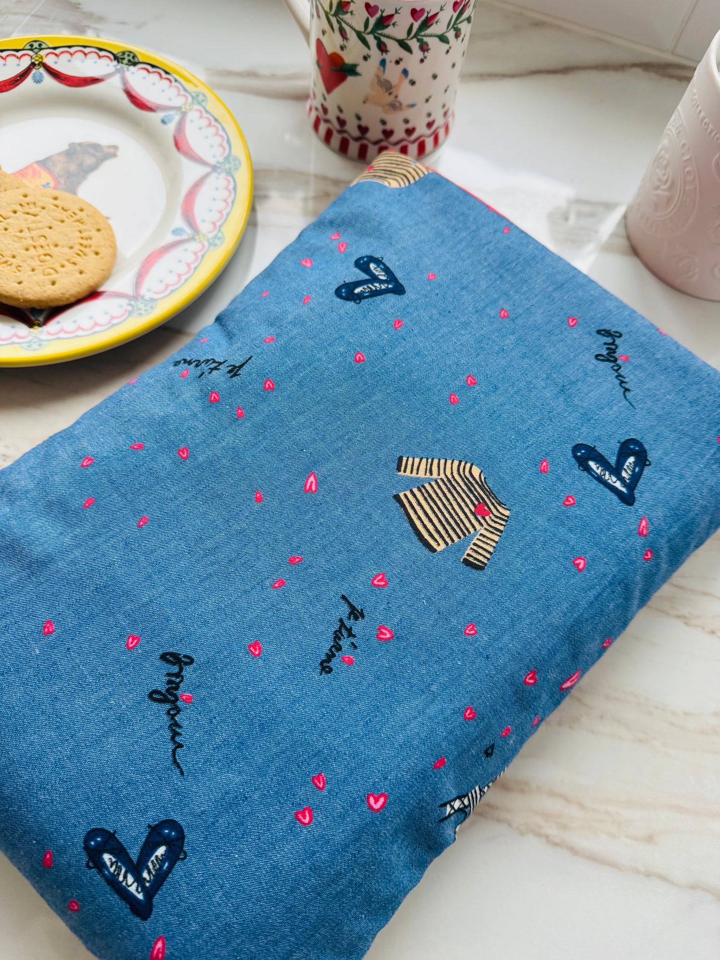 ‘Love’ large book bed