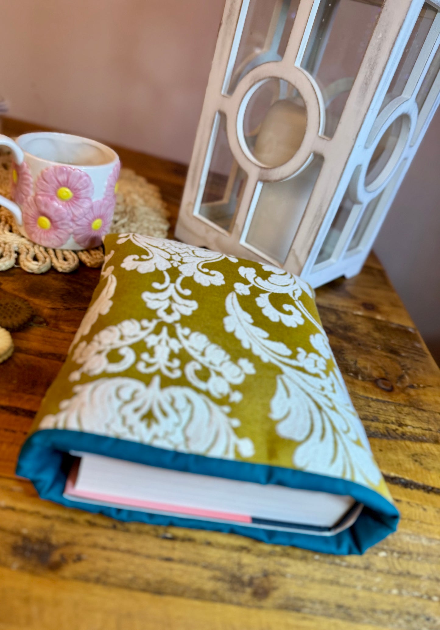 ‘Camelia & Ombré’ medium book bed