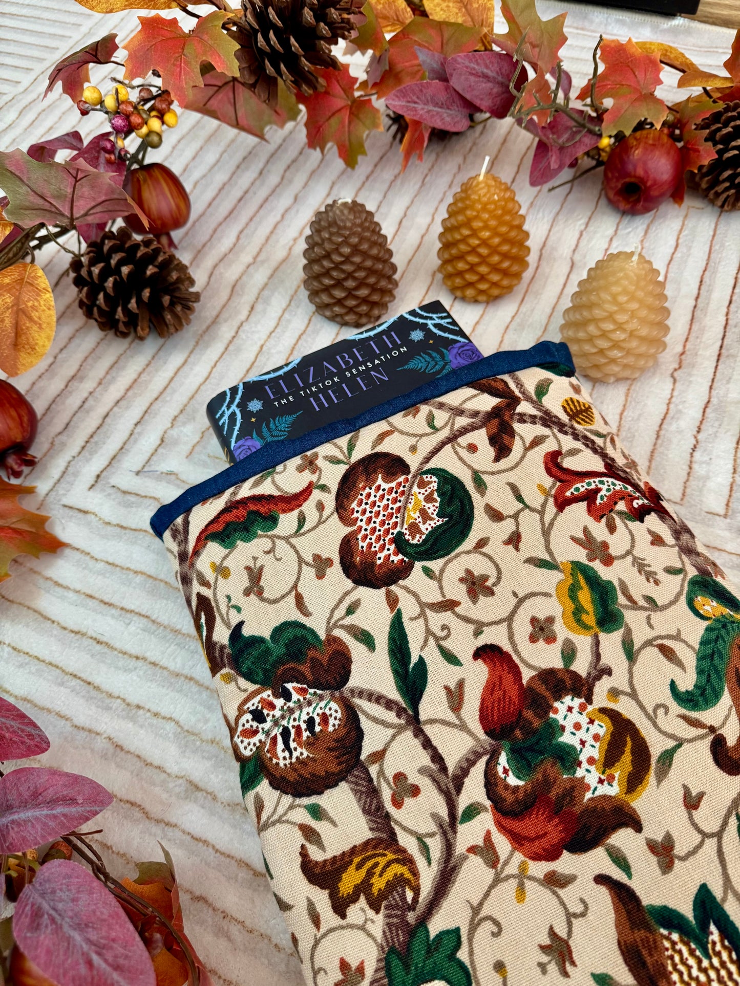 Vintage 1970s Sanderson ‘Autumn Vines’ large book bed