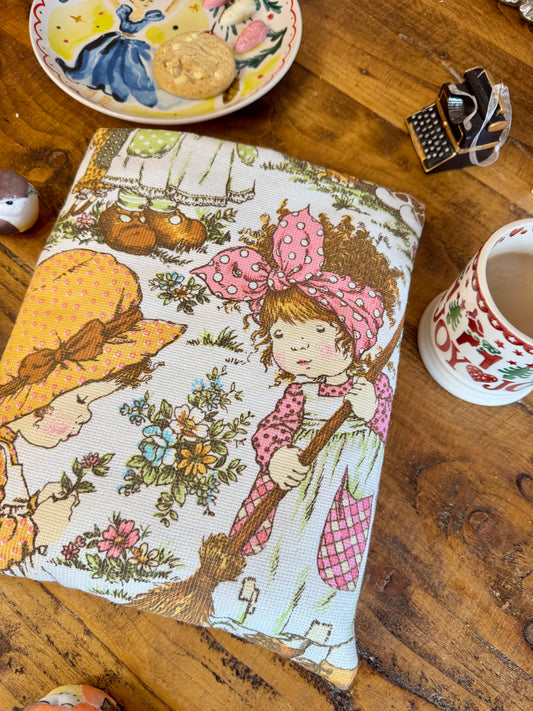 ‘Holly Hobby’ dog & sweeping large book bed