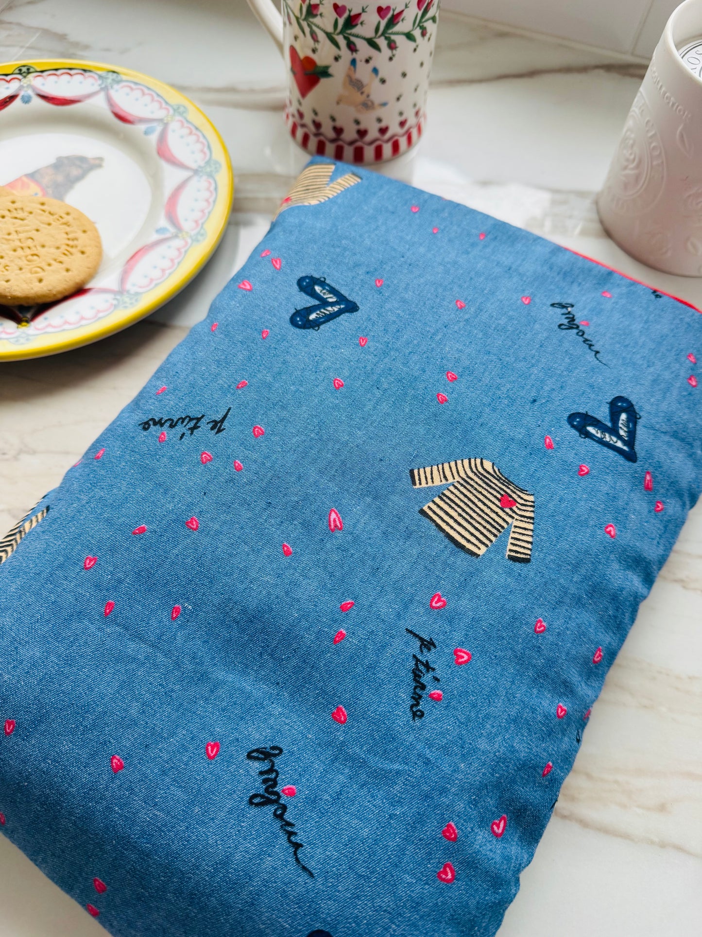 ‘Love’ large book bed