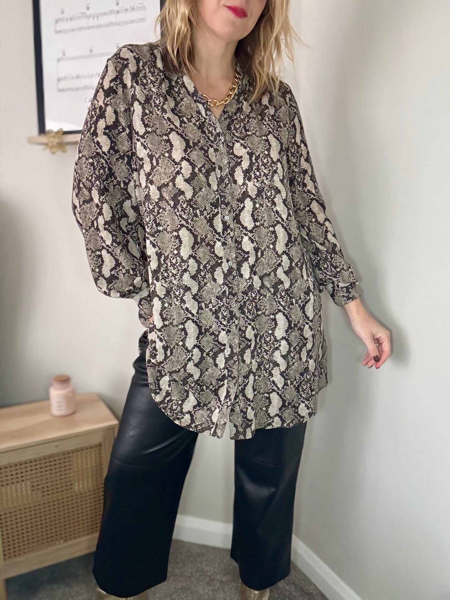 Snakeprint long length blouse