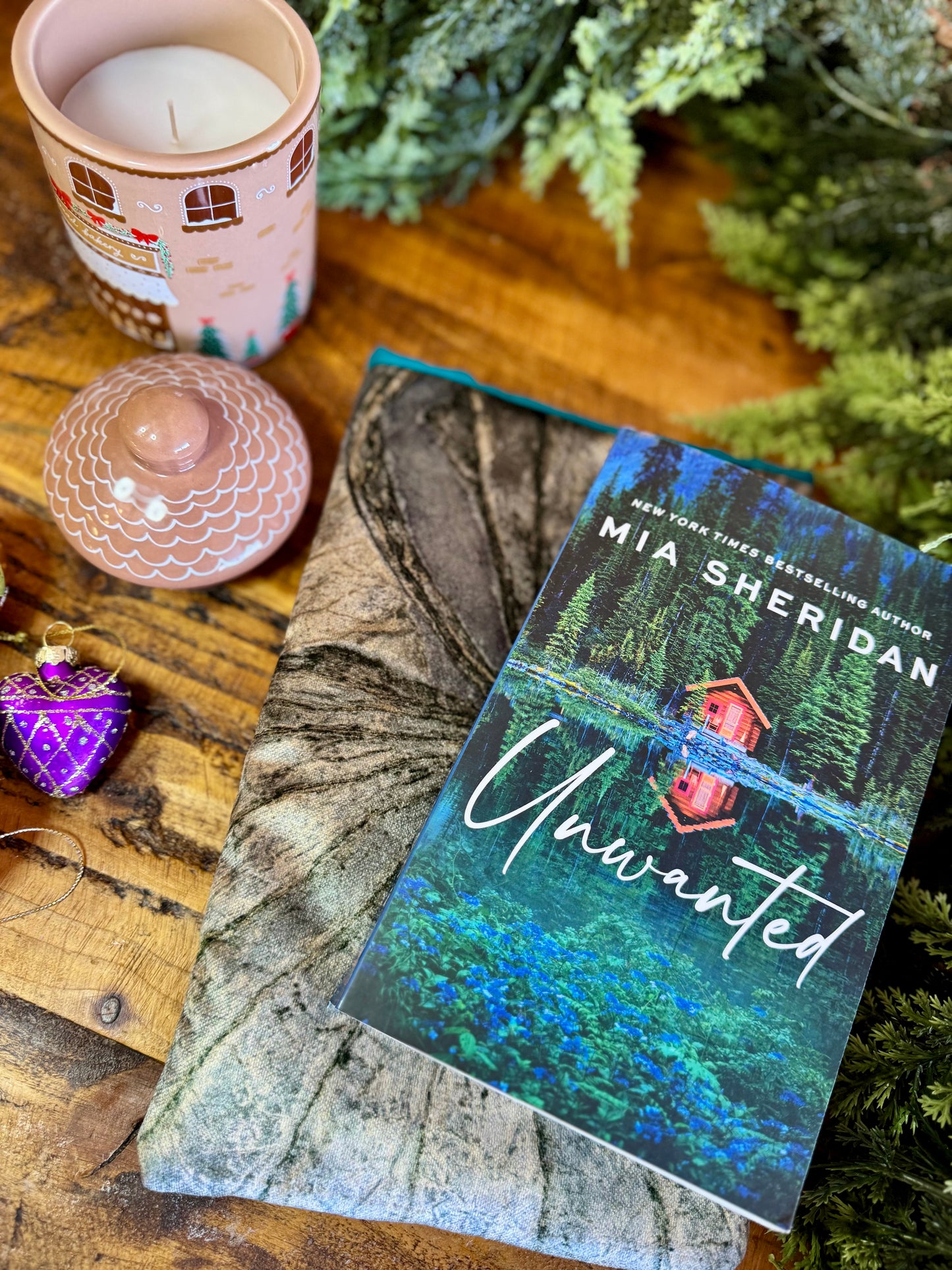 ‘Hollyhock’ embroidered & velvet book bed