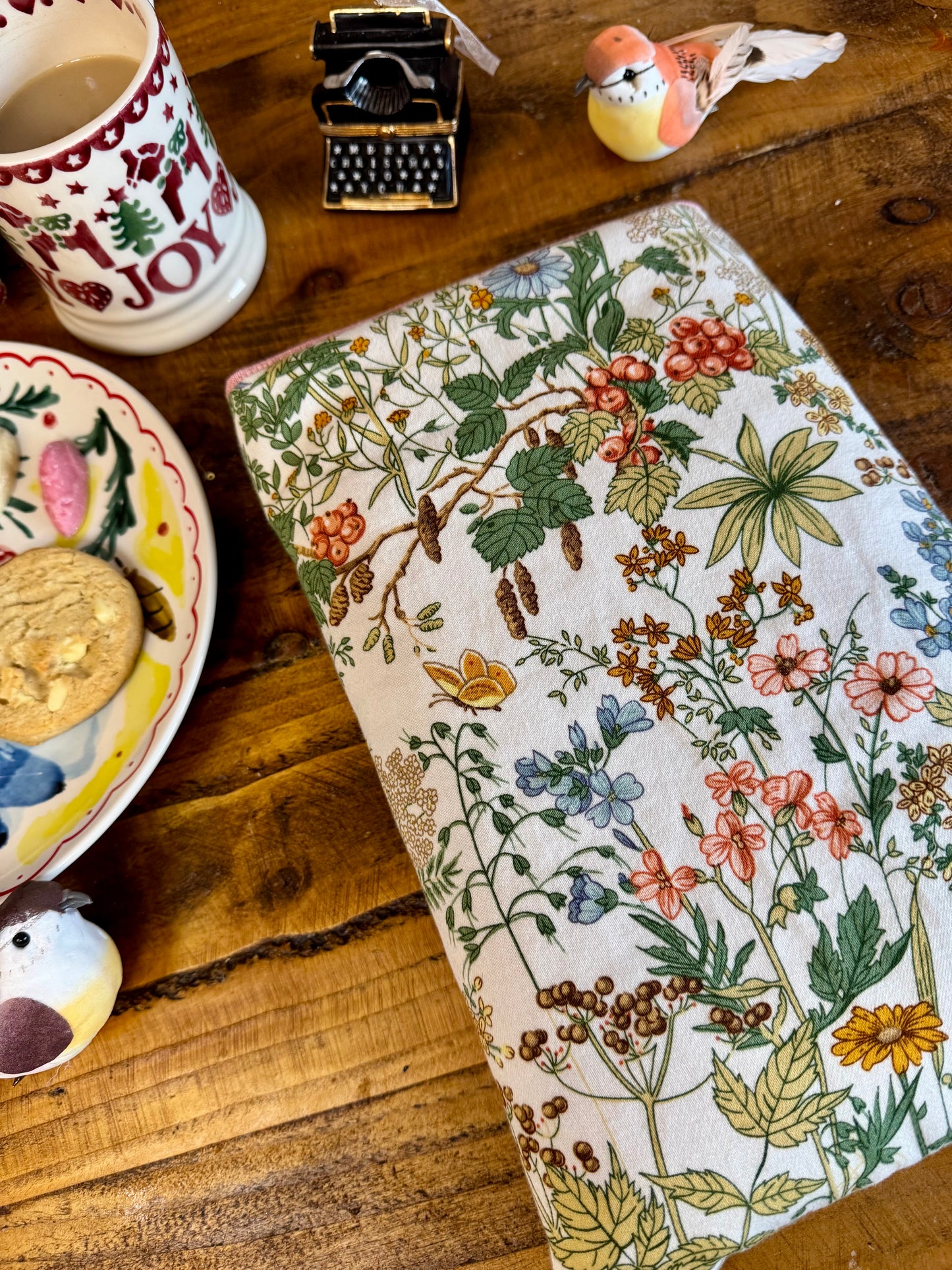 ‘Vintage Woodland’ book bed