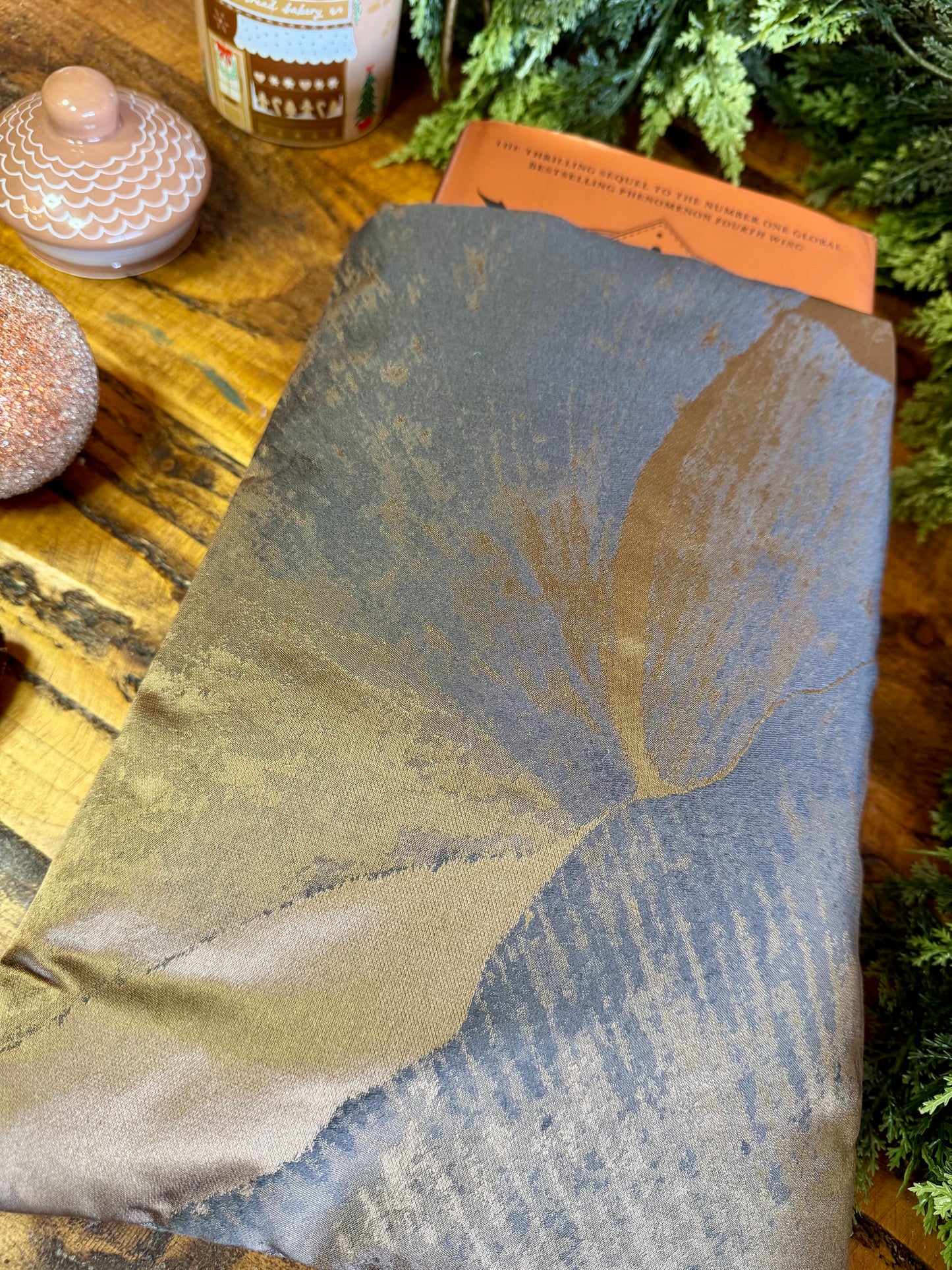 ‘Bronze & Oyster’ book bed