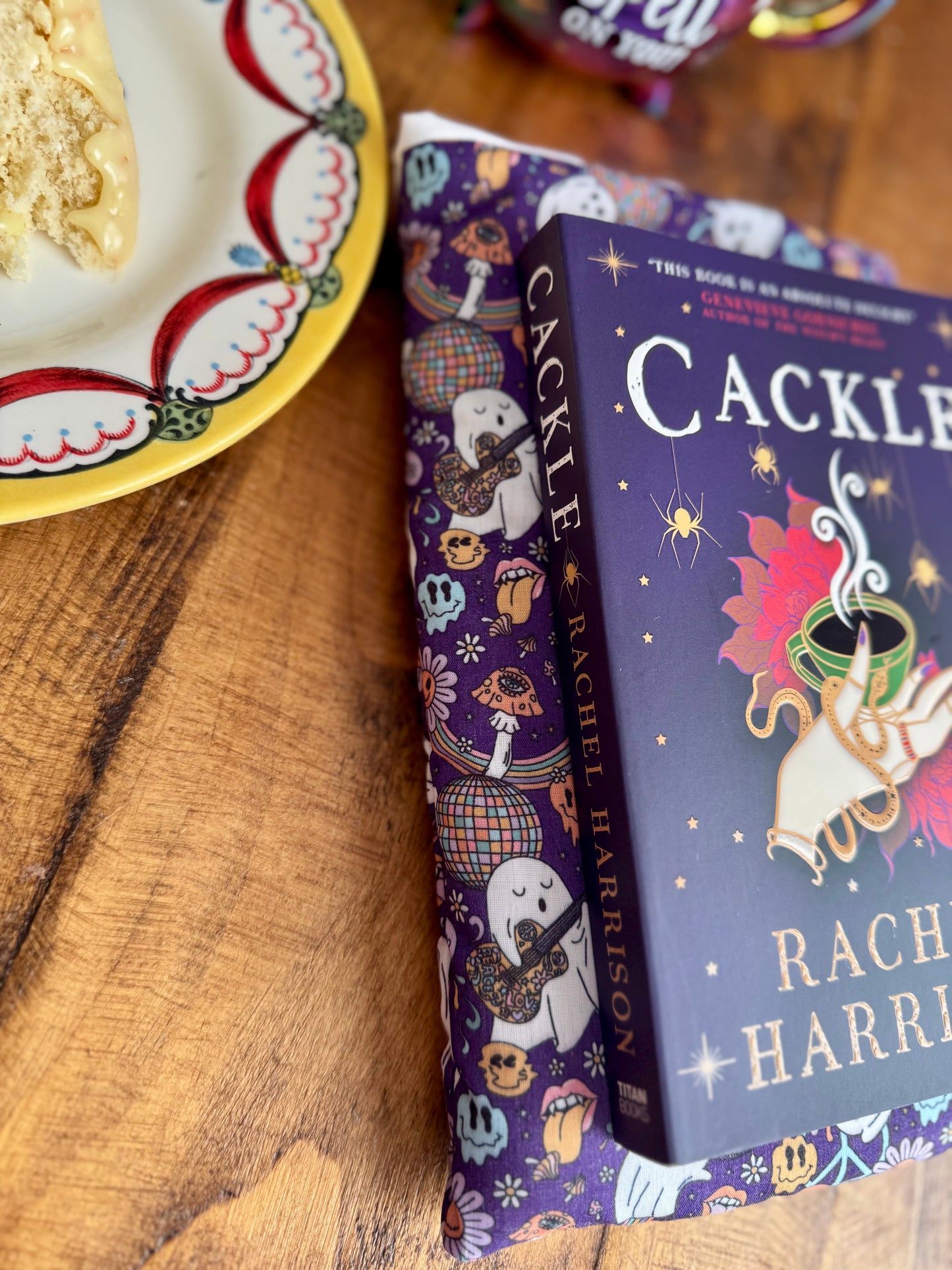 ‘Happy Ghouls’ book bed