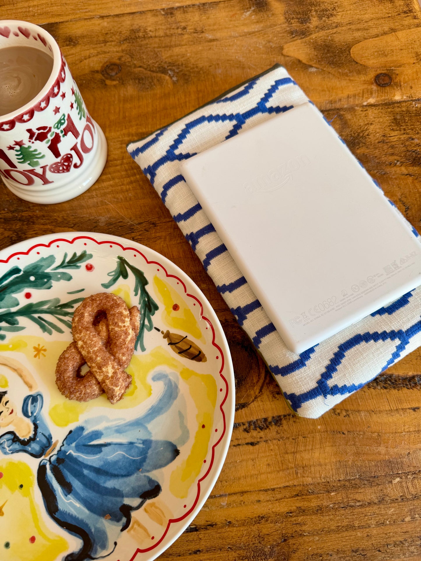 ‘Aztec blue & quilted’ kindle bed