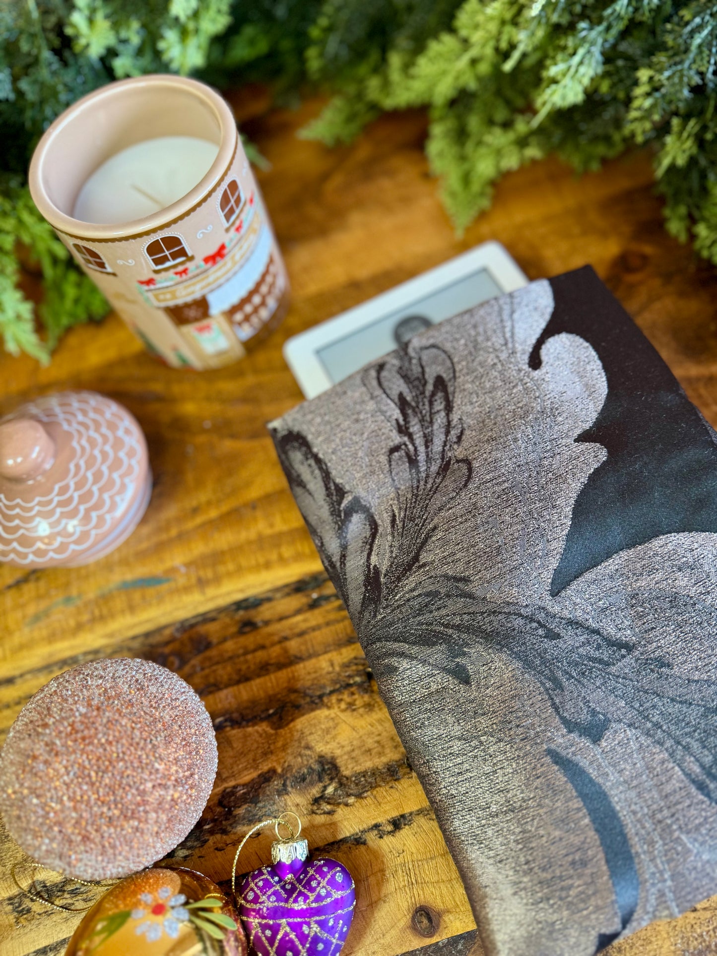 ‘Hot Chocolate’ kindle bed