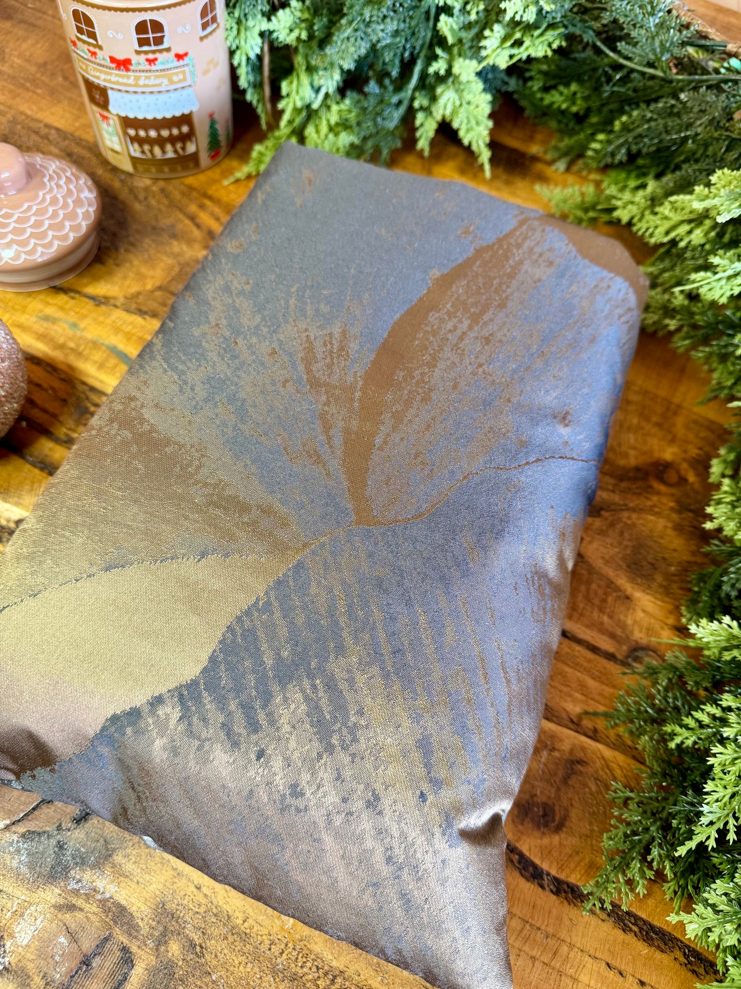 ‘Bronze & Oyster’ book bed