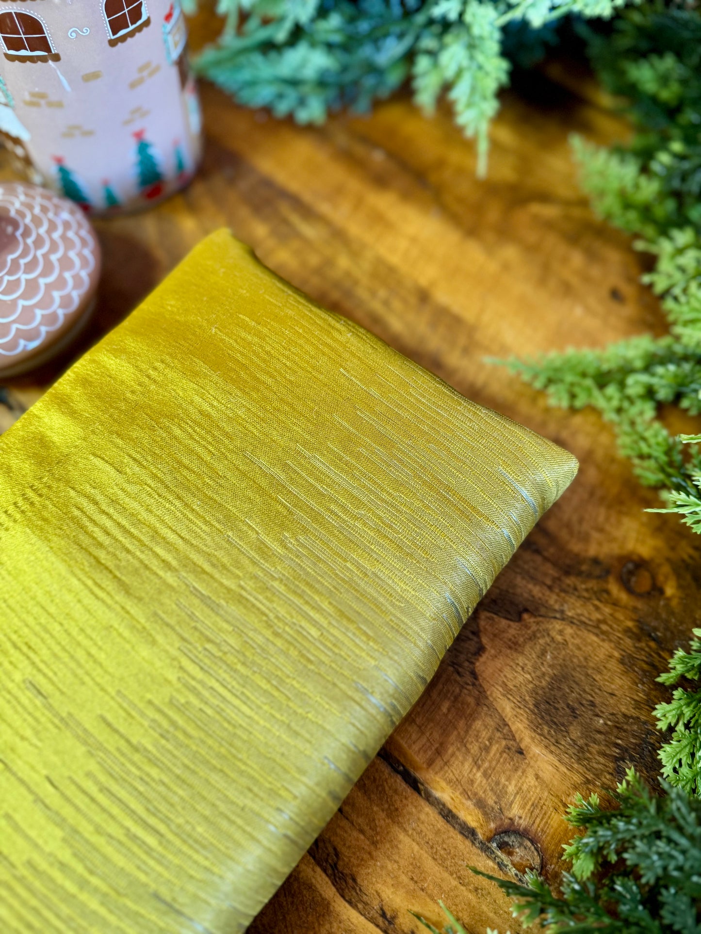 ‘Acantha Silk’ book bed.