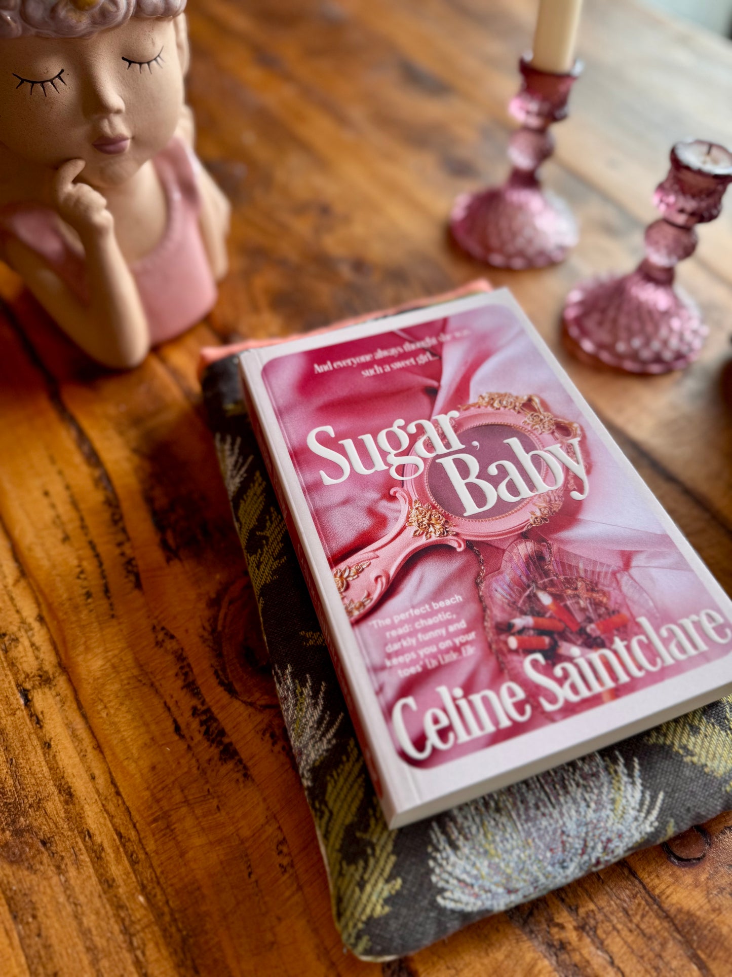 ‘Tapestry thistle’ book bed