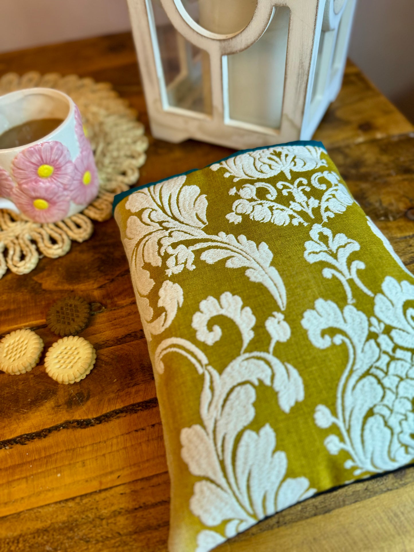 ‘Camelia & Ombré’ medium book bed