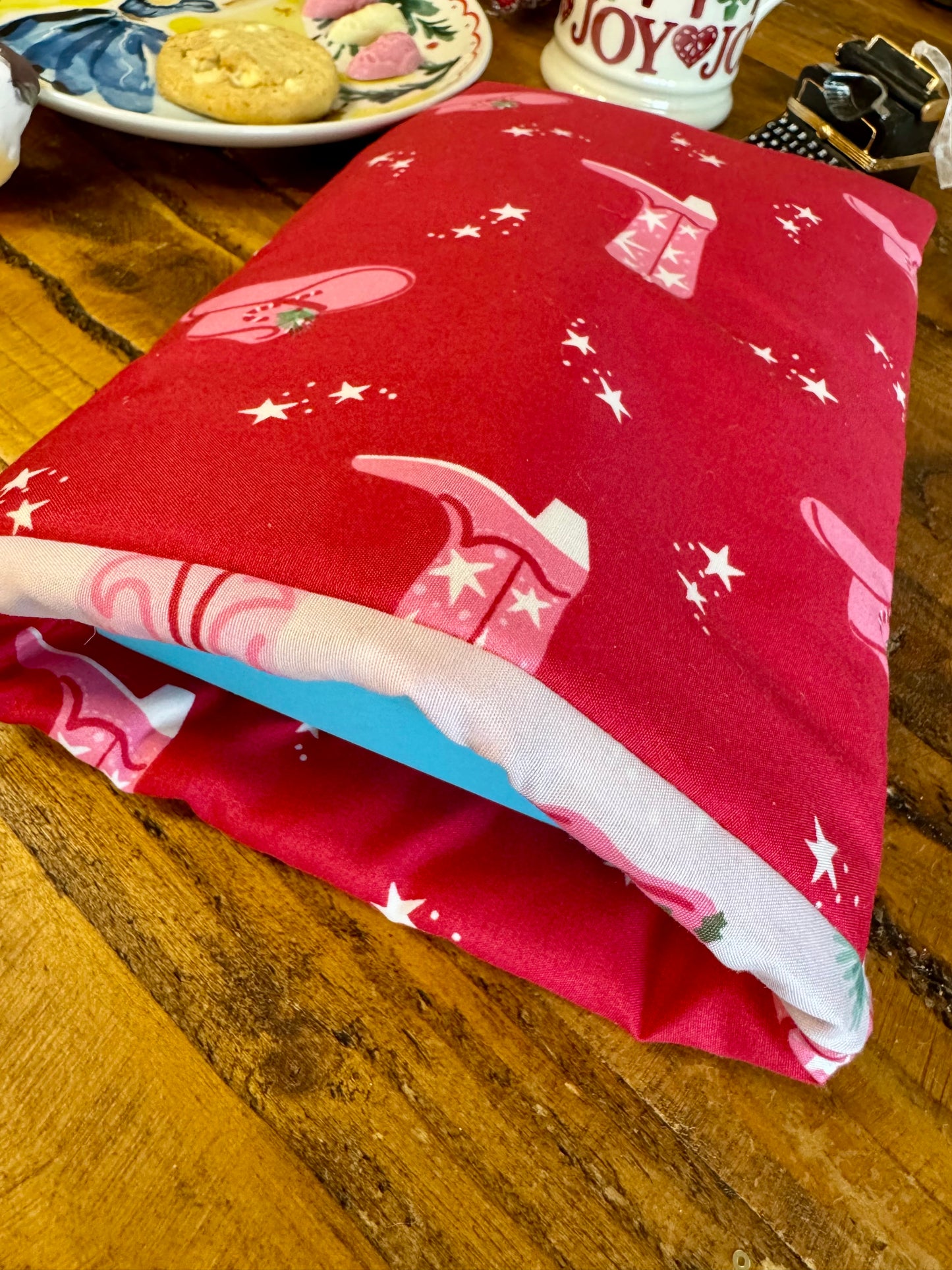 ‘Christmas Cowboy’ book bed