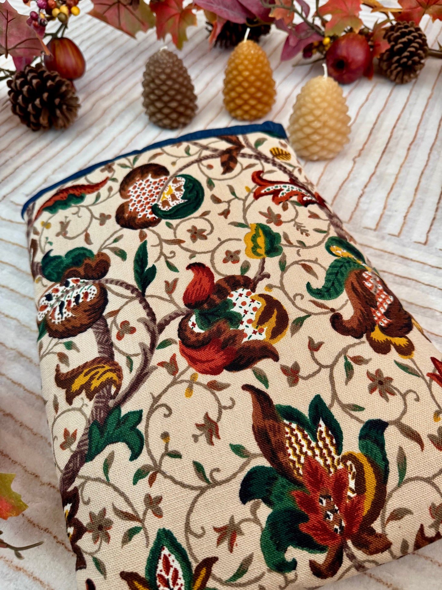 Vintage 1970s Sanderson ‘Autumn Vines’ large book bed