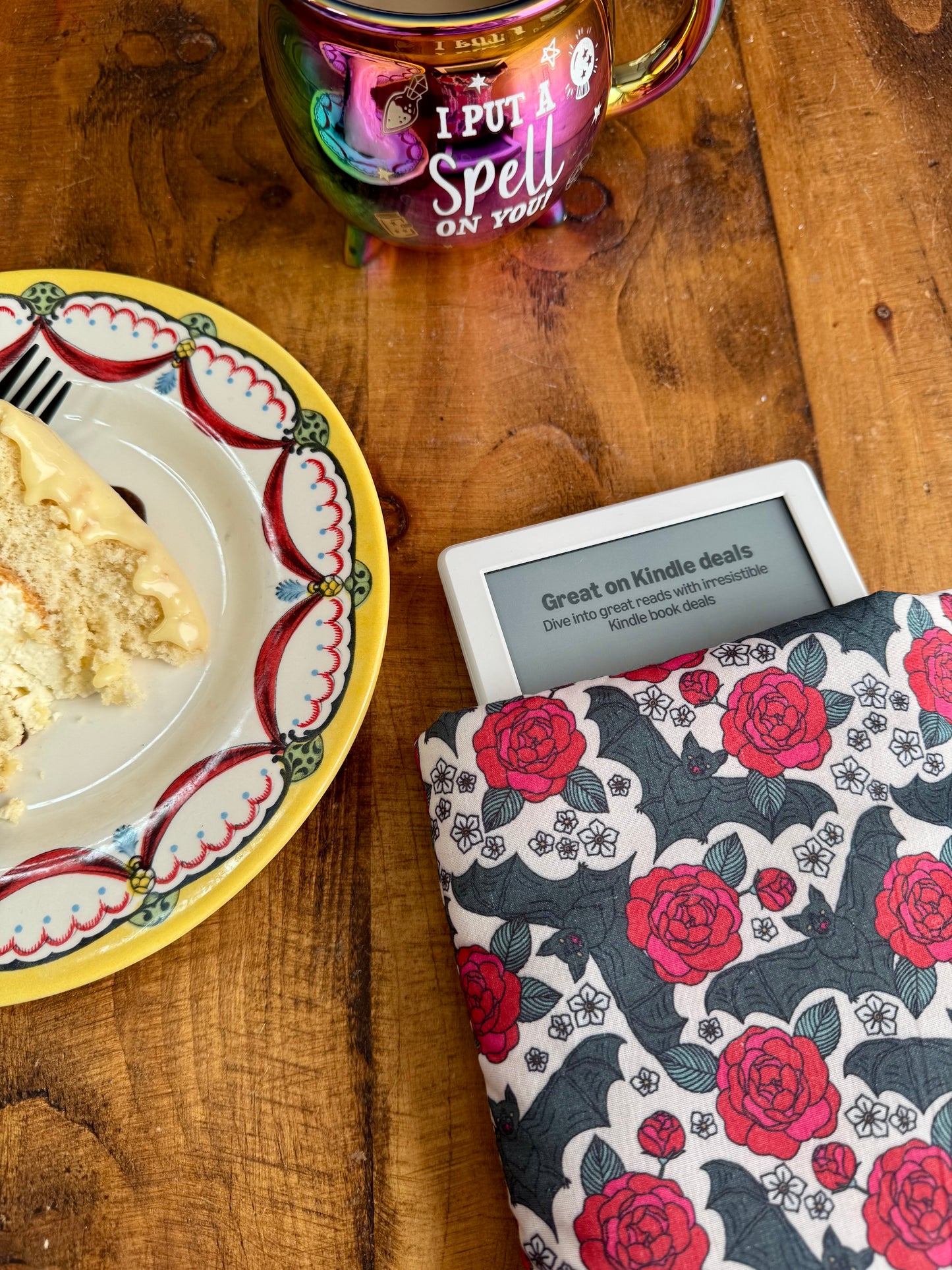 ‘Bats & Roses’ extra small kindle bed