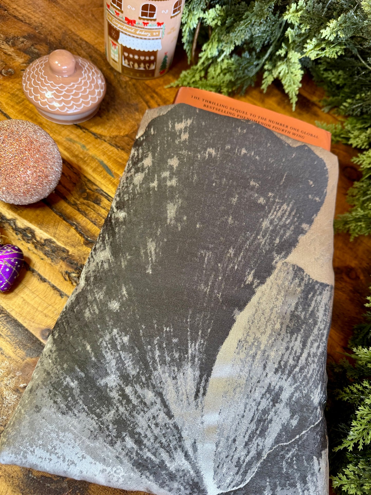 ‘Bronze & Oyster’ book bed