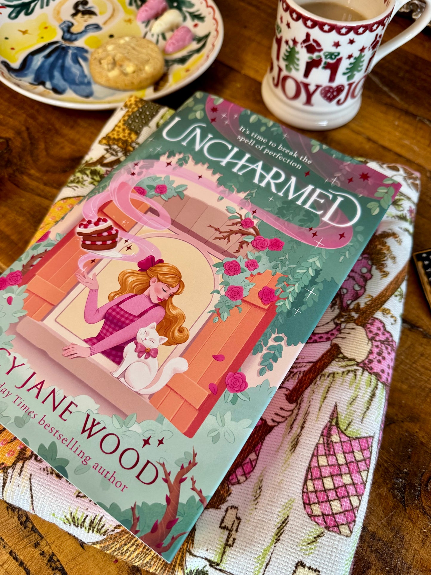 ‘Holly Hobby’ dog & sweeping large book bed