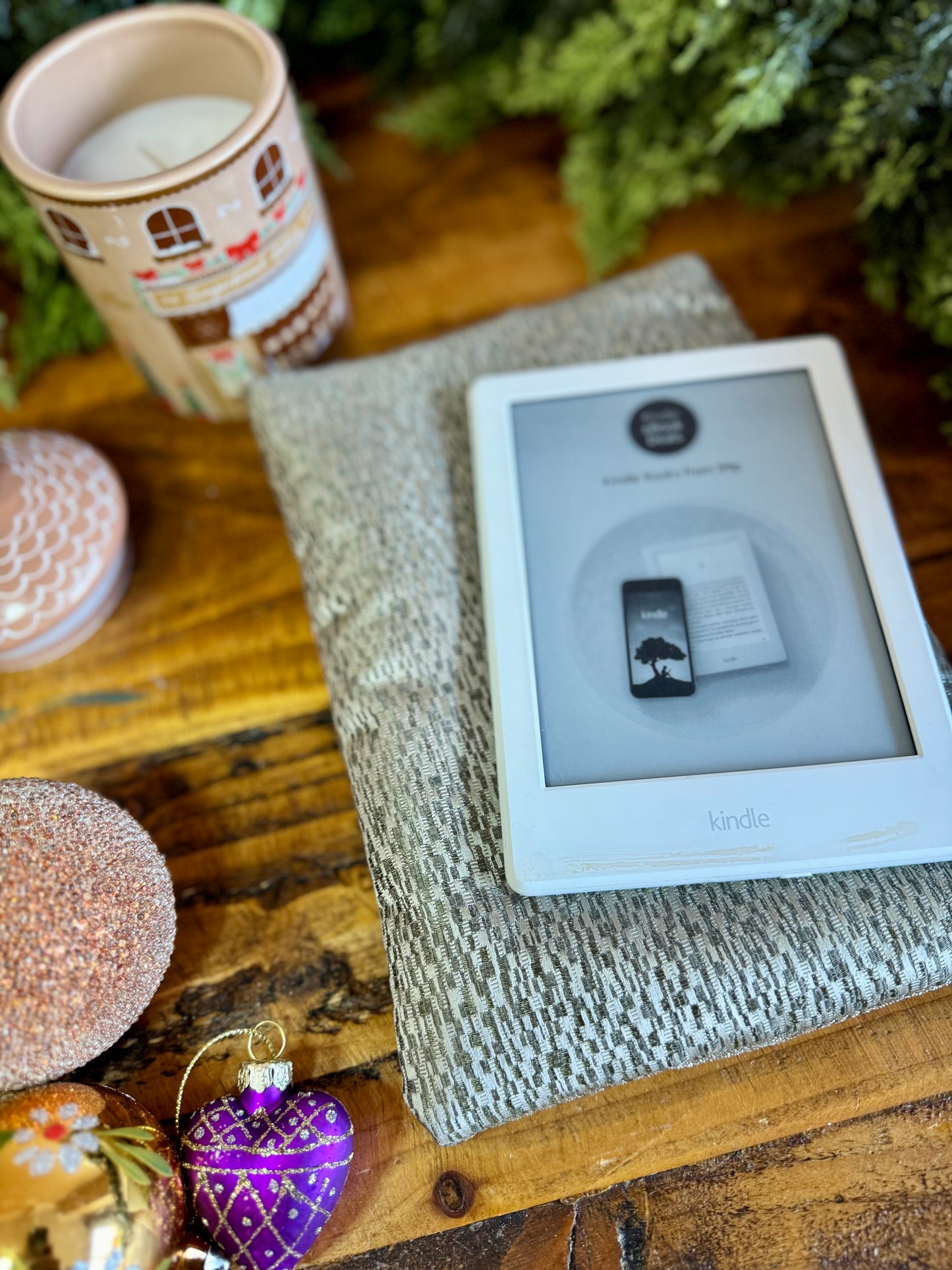 ‘Celebrate with Champagne’ kindle bed