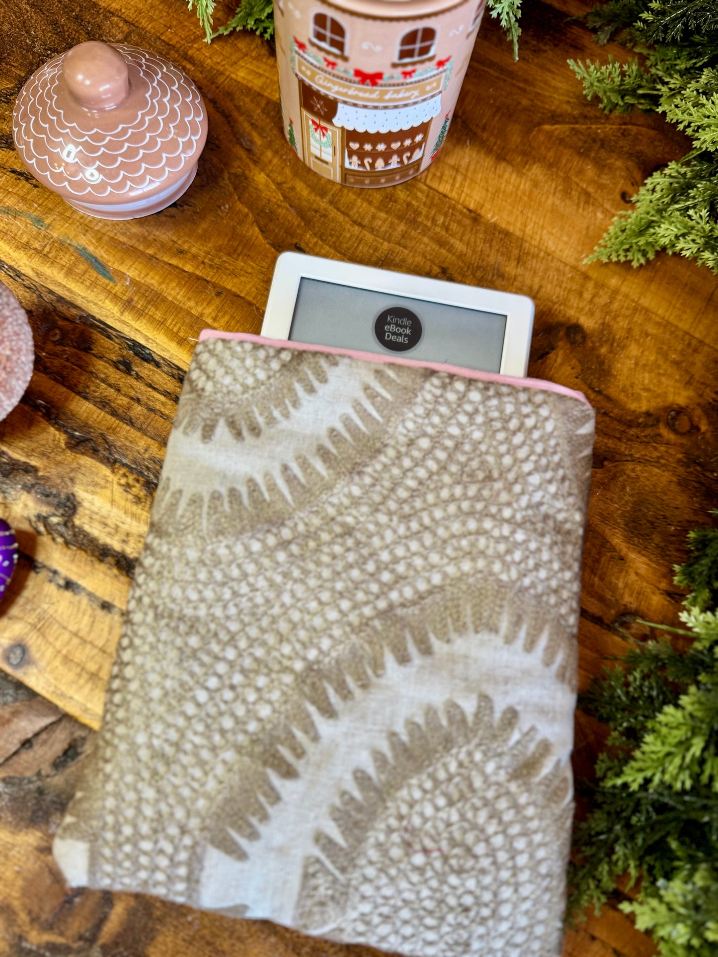 ‘Henna’ embroidered linen kindle bed