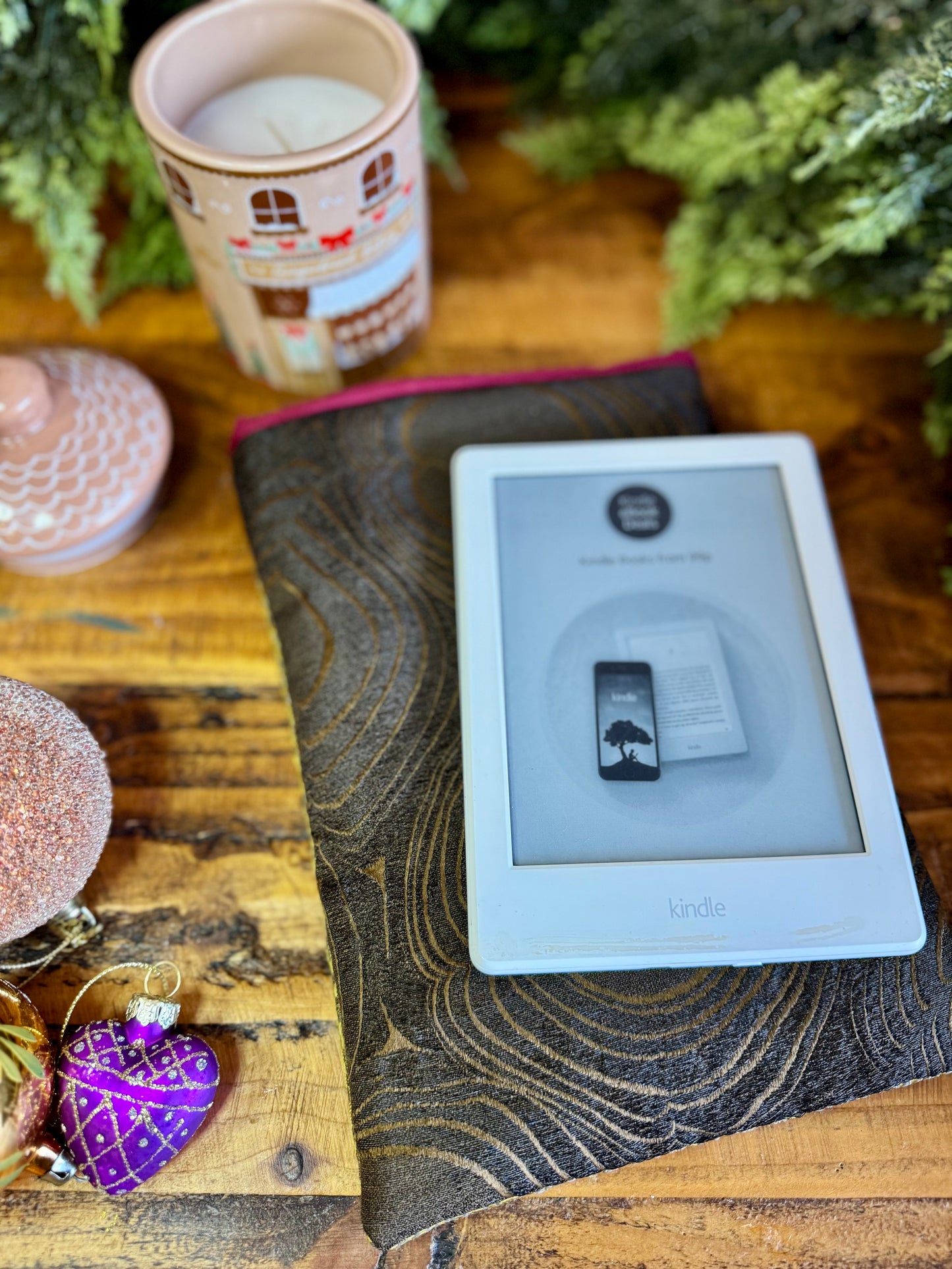 ‘Bronze & Gold’ kindle bed