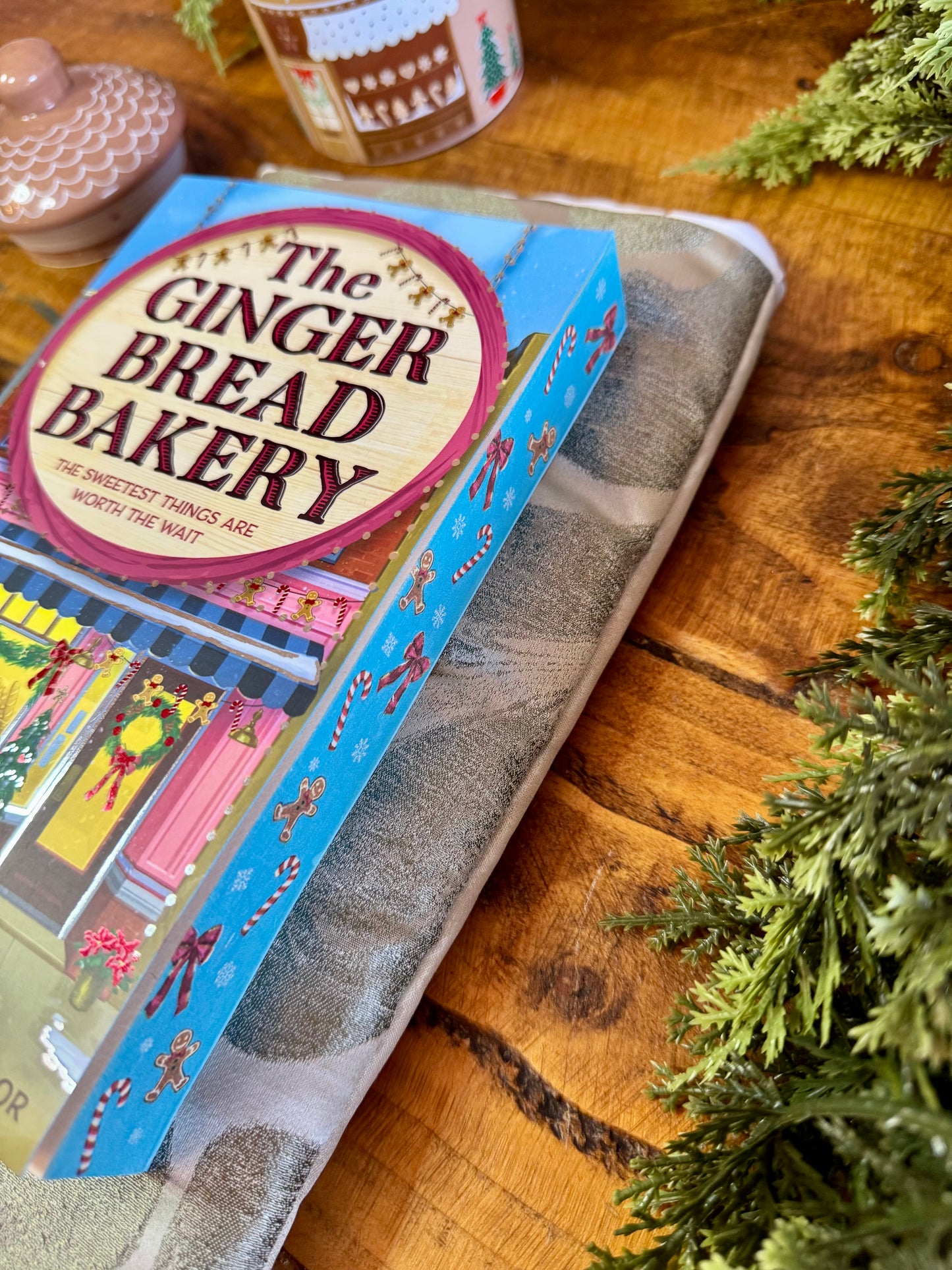 ‘White Opal’ book bed