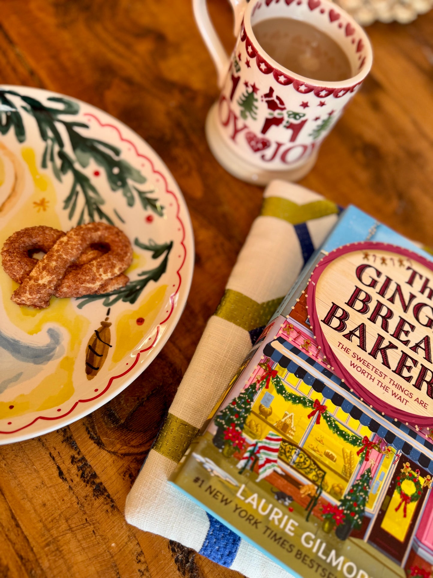 ‘Embroidered shapes & ombré’ book/e-reader bed