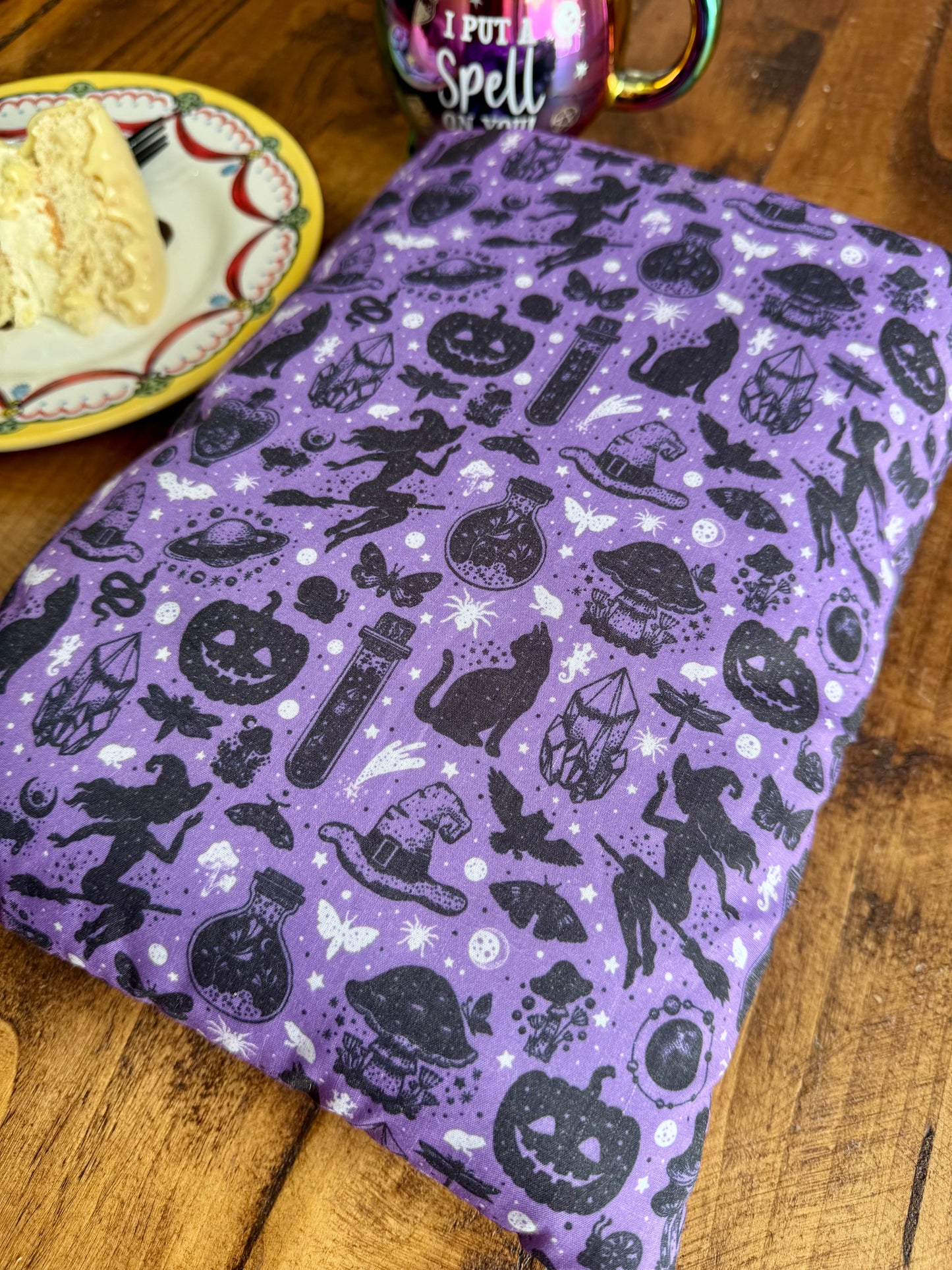‘Witch & Black Cat’ large book bed