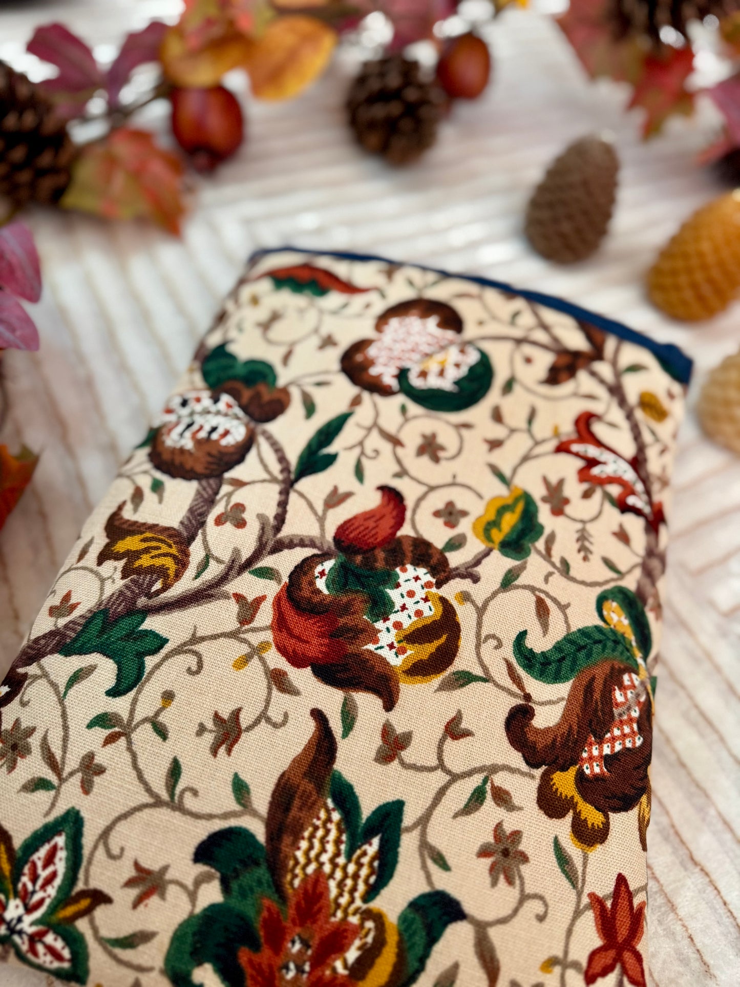 Vintage 1970s Sanderson ‘Autumn Vines’ large book bed