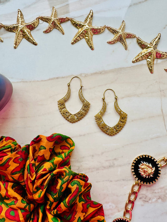 Vintage-style brushed gold fretwork earrings