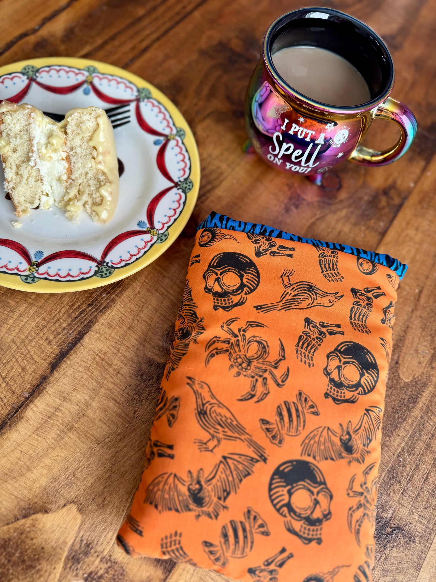 ‘Vintage & Orange’ book bed