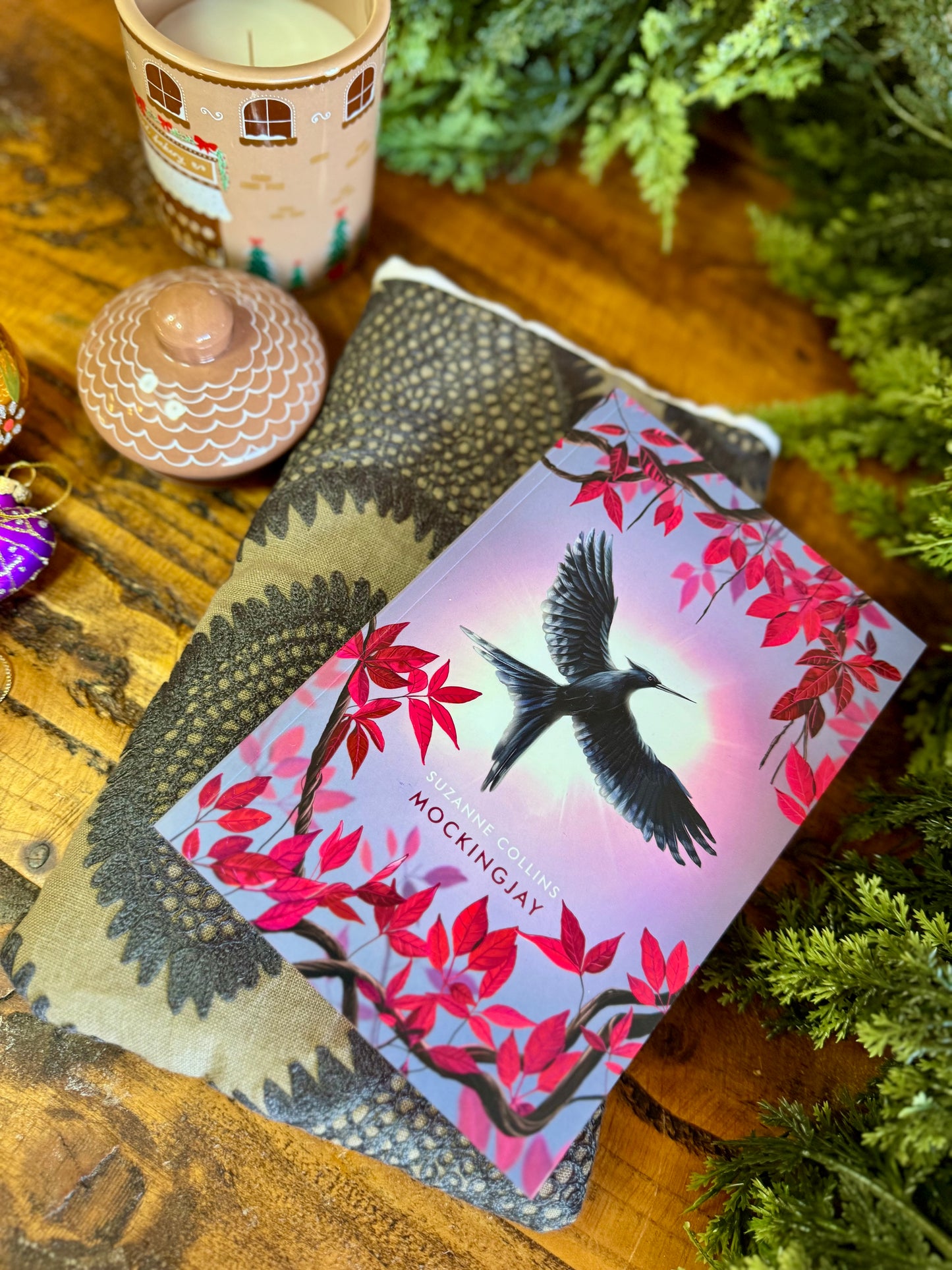 ‘Henna’ embroidered linen book bed.