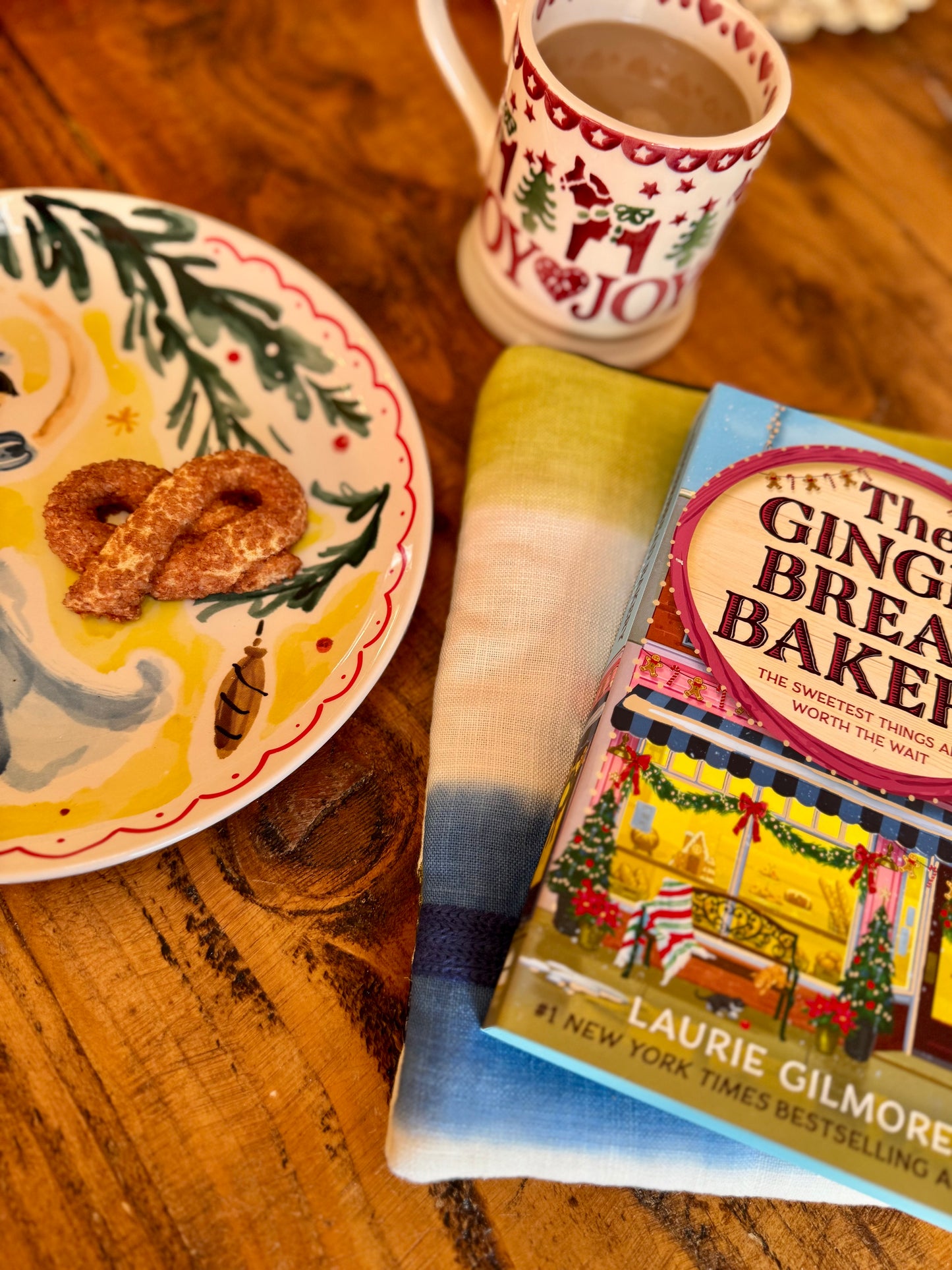 ‘Embroidered shapes & ombré’ book/e-reader bed