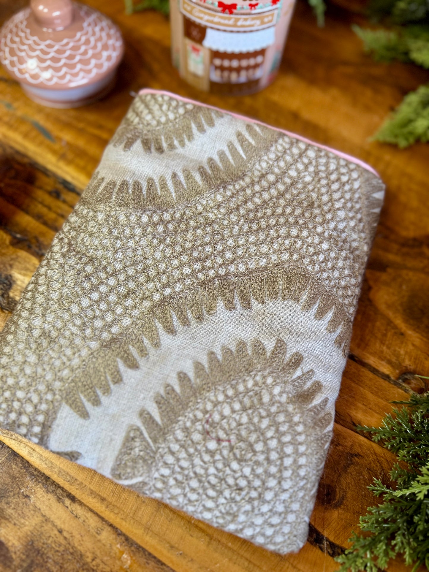 ‘Henna’ embroidered linen kindle bed