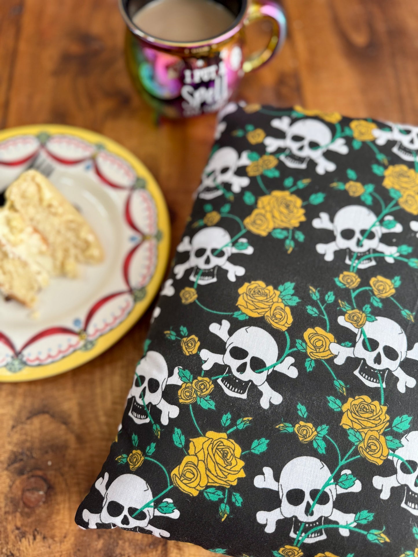 ‘Skull & Crossbones’ large book bed