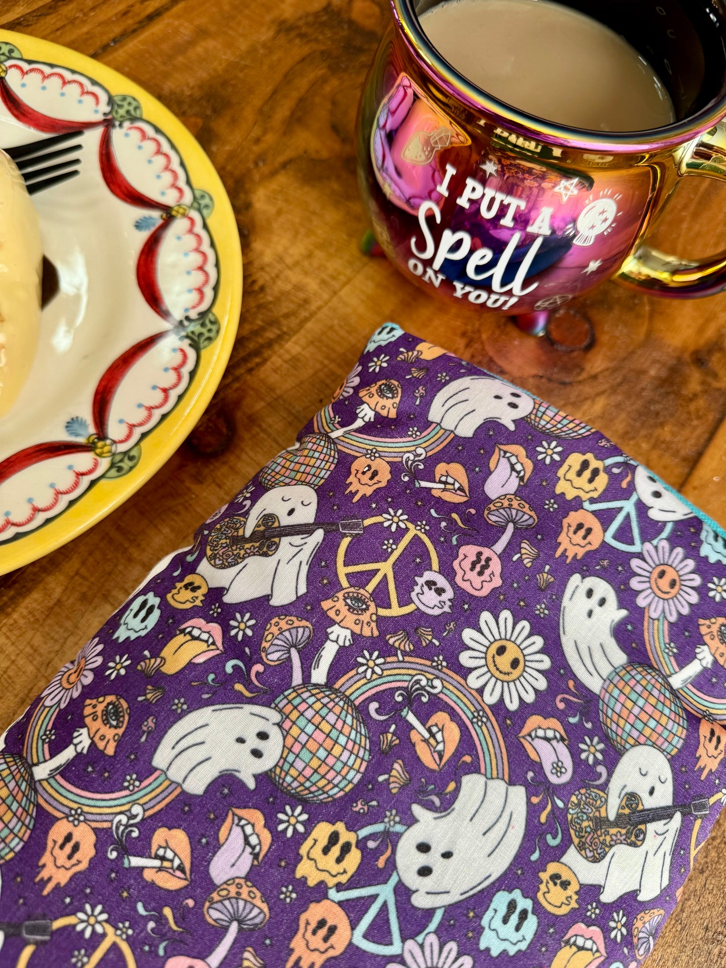 ‘Hippy Halloween Ghost Party’ kindle bed