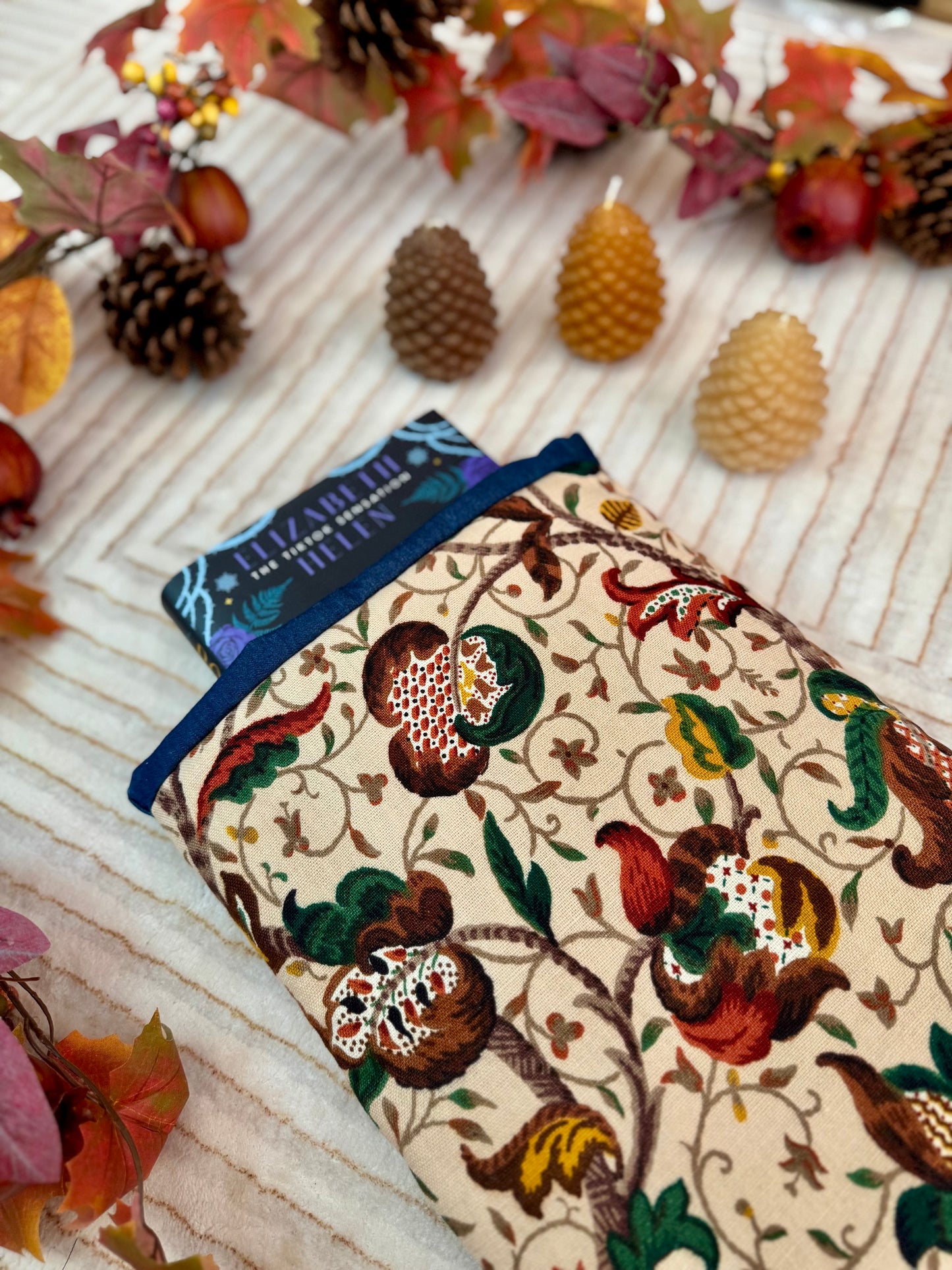 Vintage 1970s Sanderson ‘Autumn Vines’ large book bed