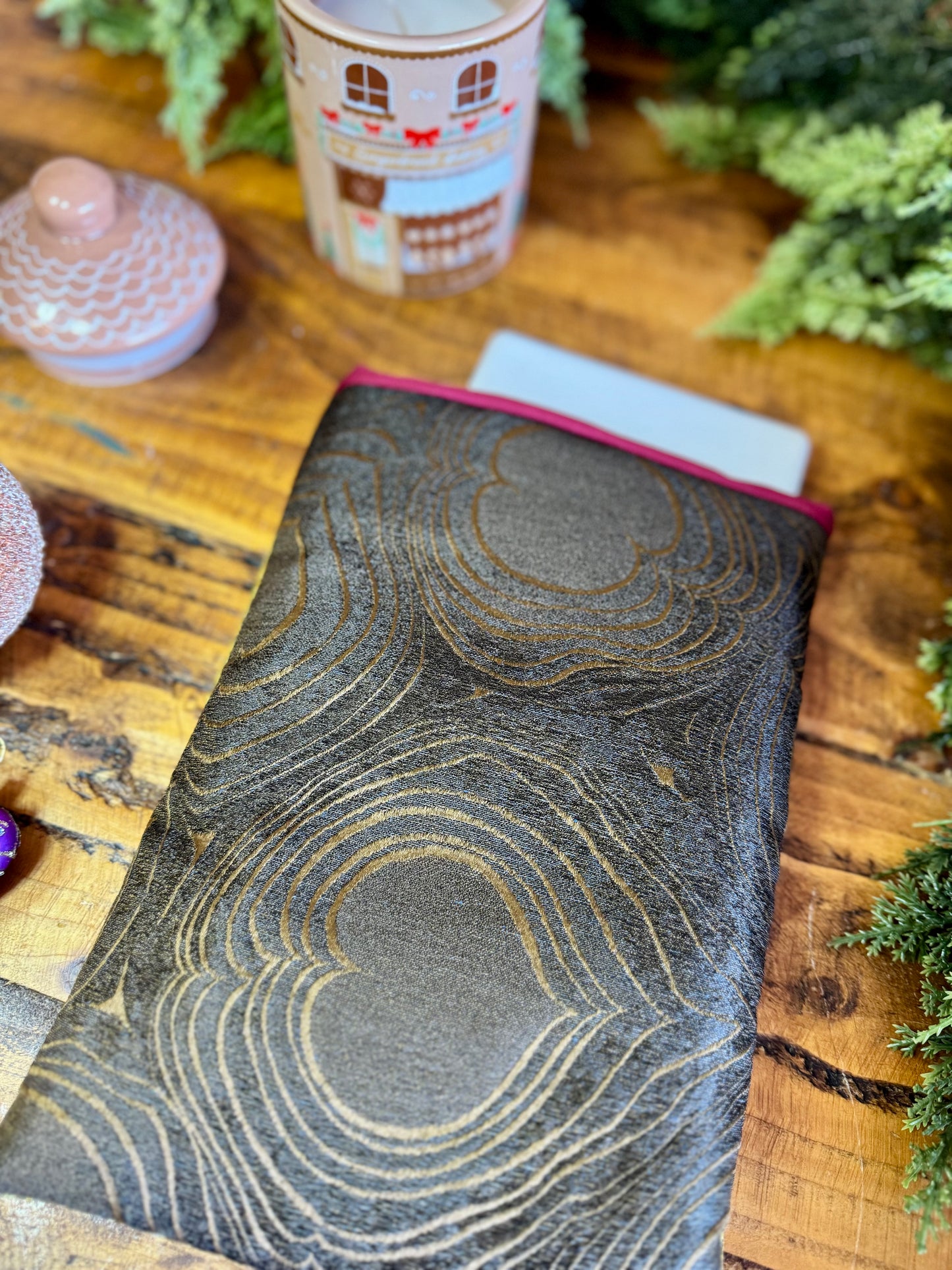 ‘Bronze & Gold’ kindle bed