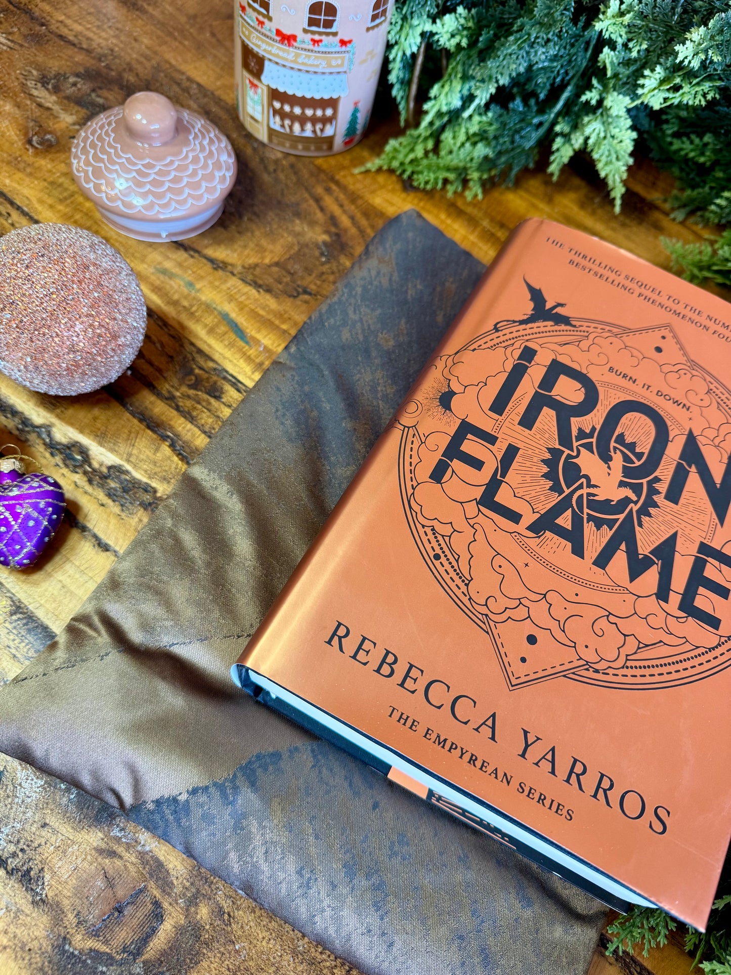 ‘Bronze & Oyster’ book bed