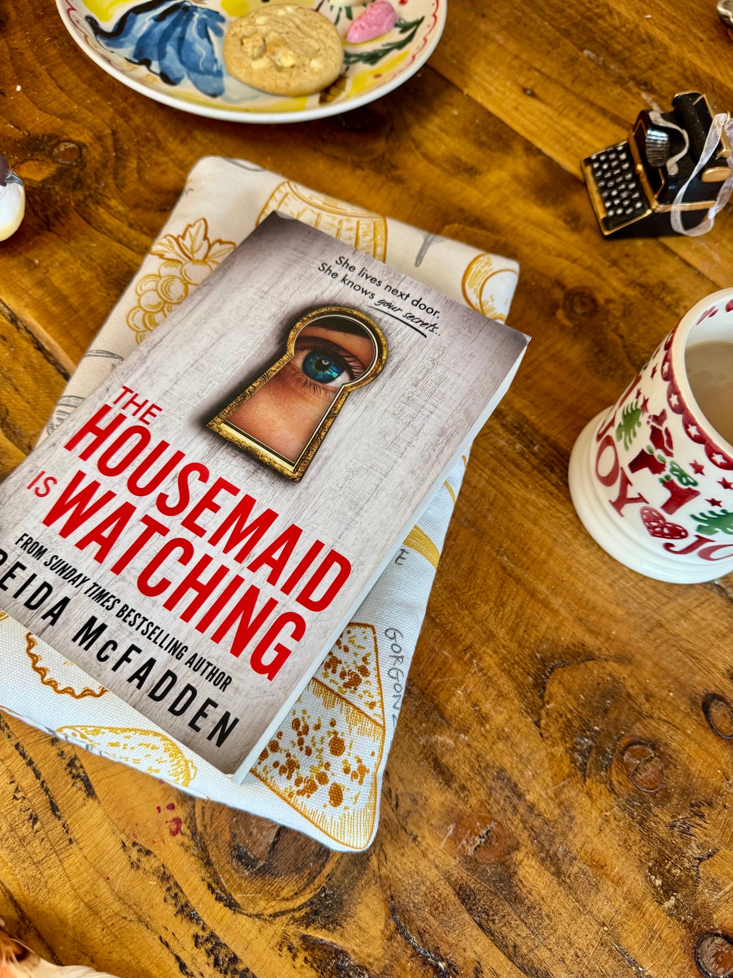 ‘Cheese & Wine’ book bed