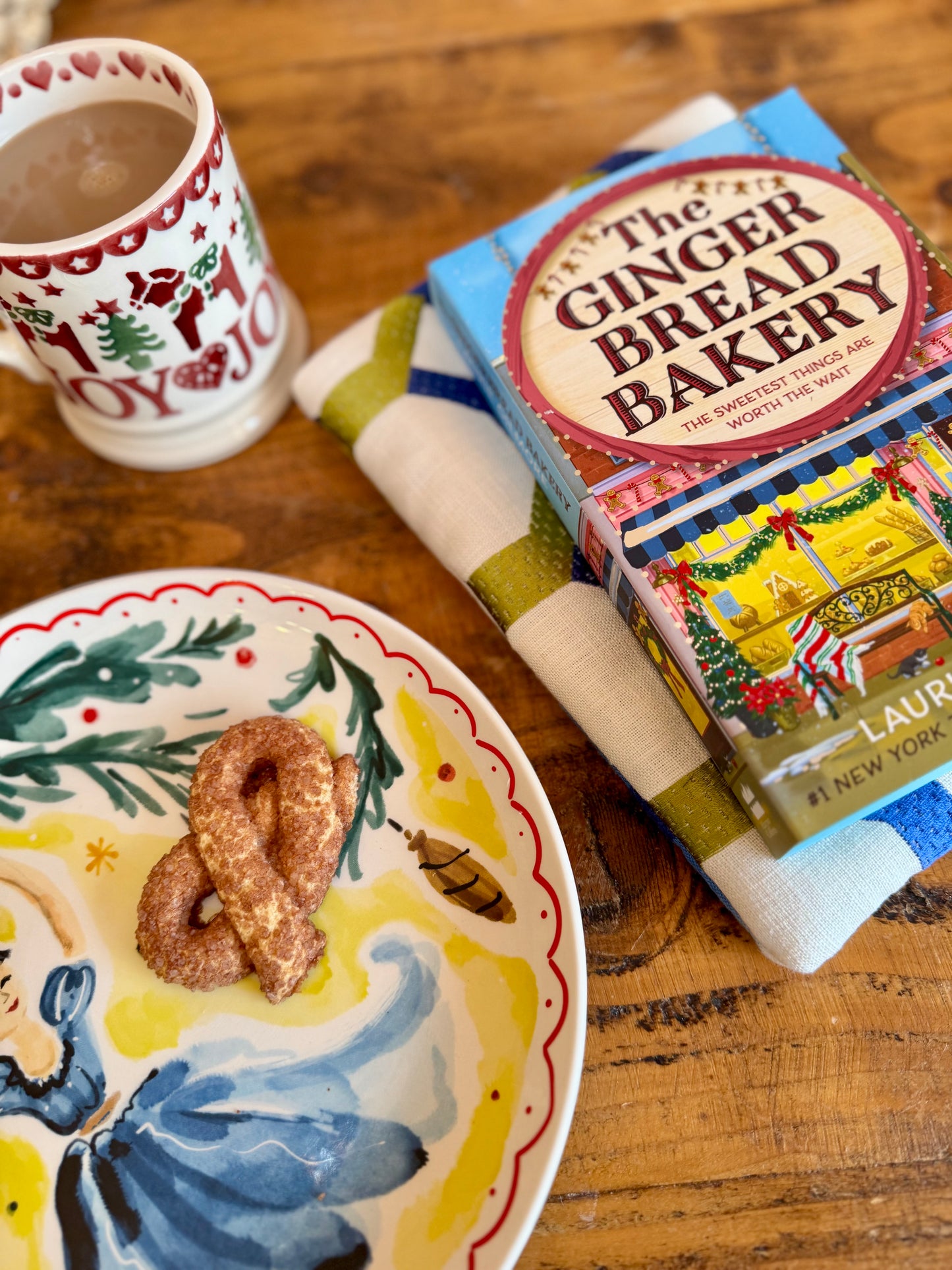 ‘Embroidered shapes & ombré’ book/e-reader bed