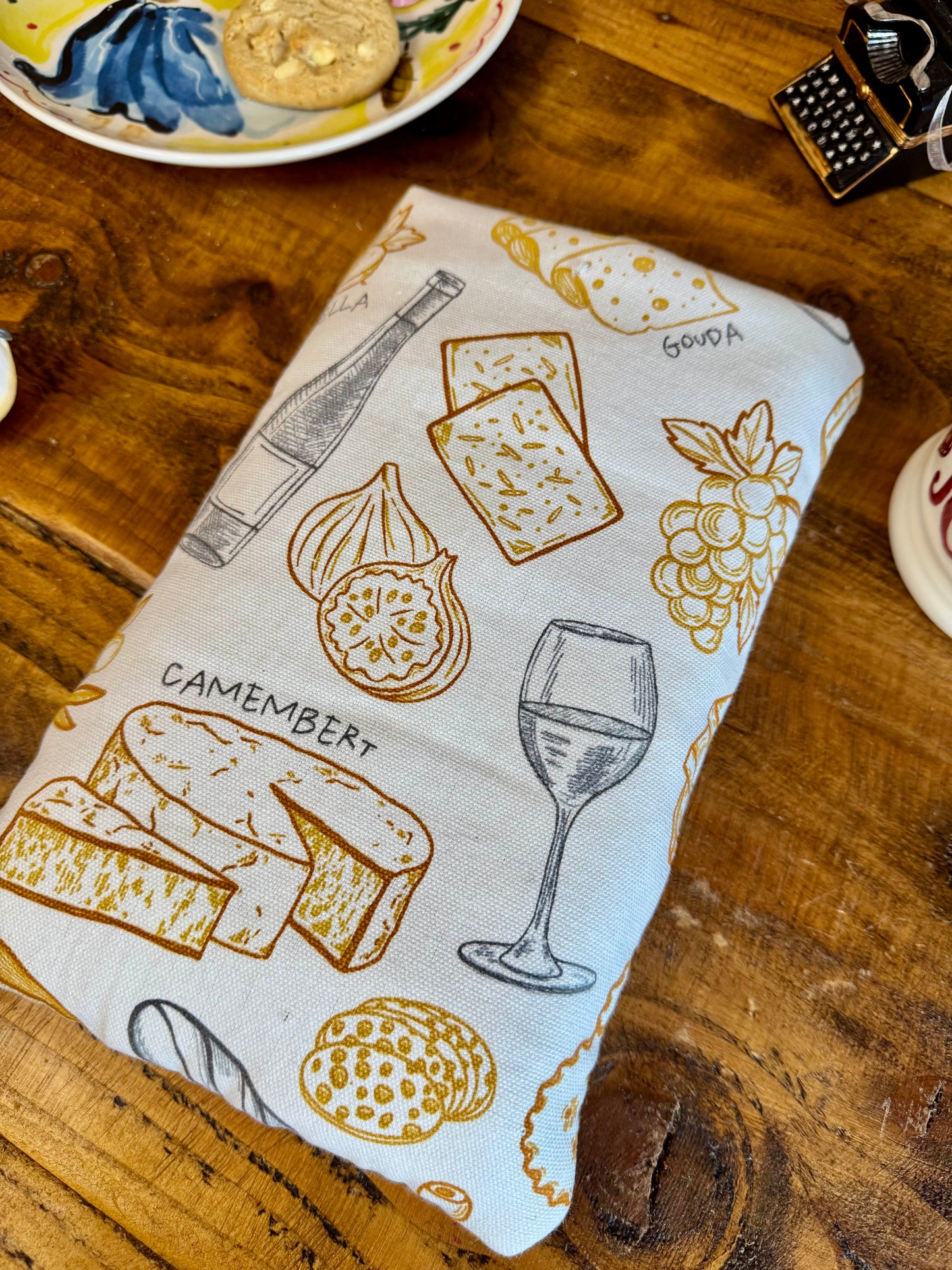 ‘Cheese & Wine’ book bed