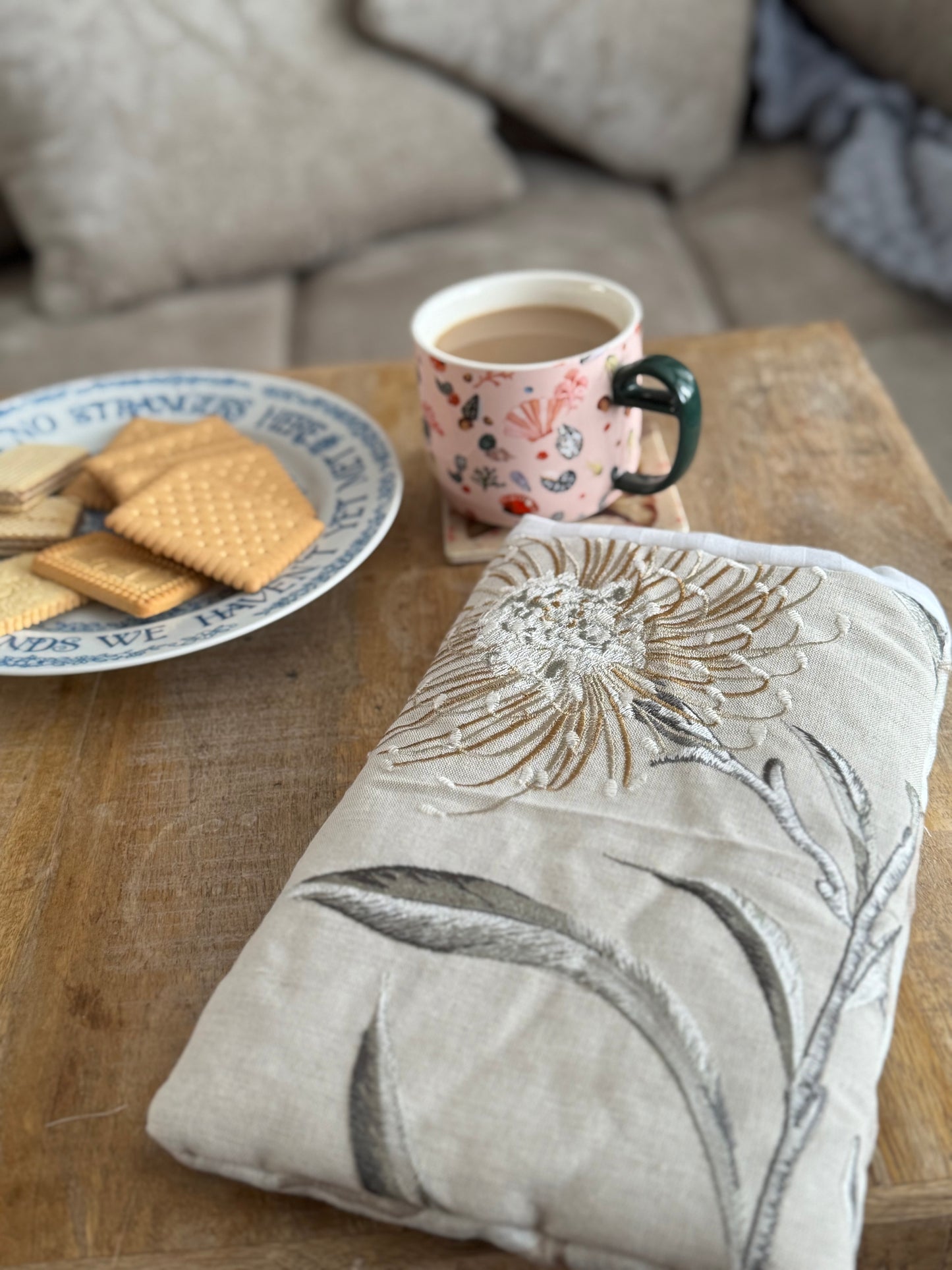 ‘Dandelion’ embroidered book bed