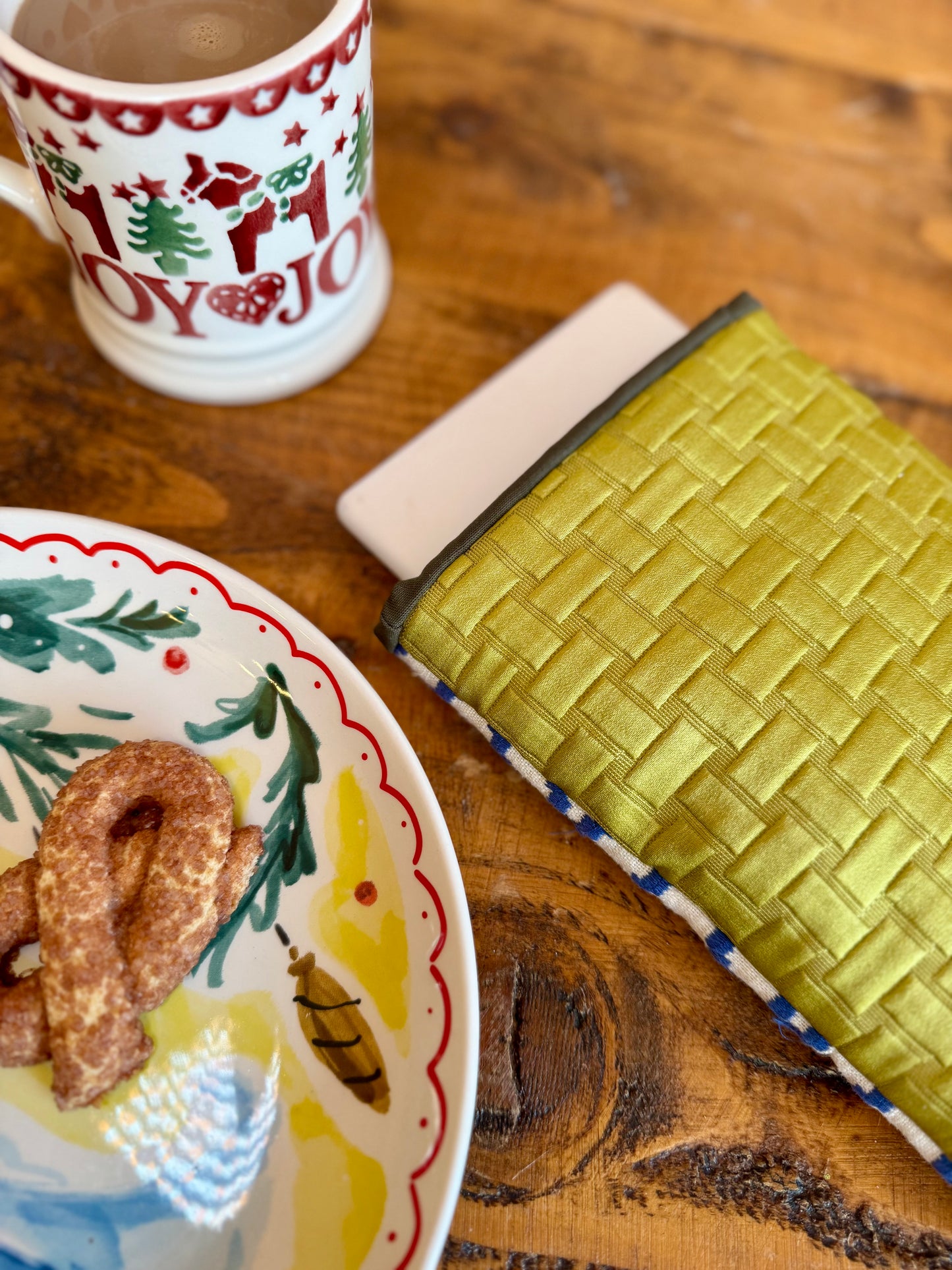 ‘Aztec blue & quilted’ kindle bed